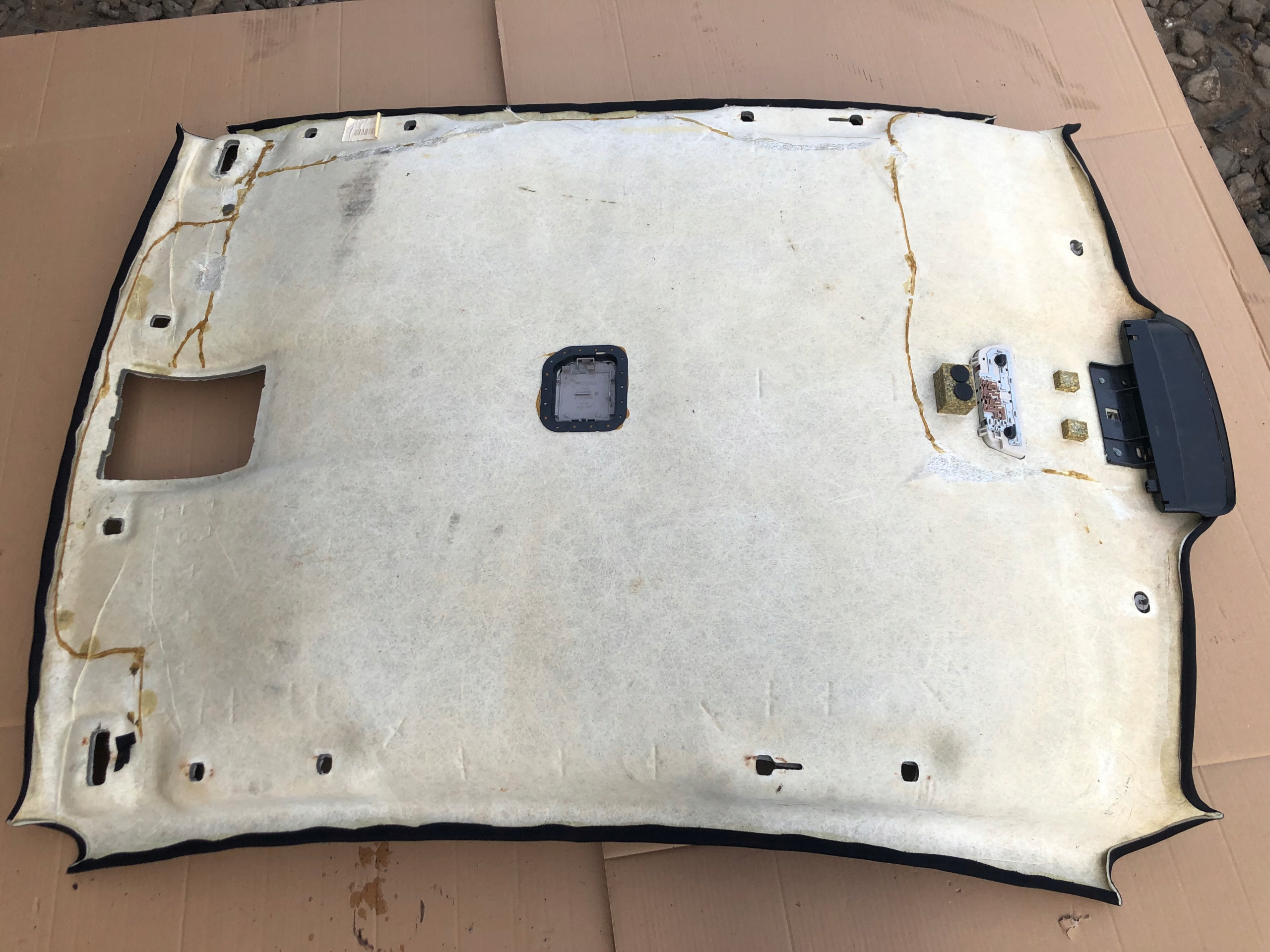 PODSUFITKA VOLVO S40 2004-2012 SEDAN CZARNA ORYGINALNA PODBITKA Typ samochodu Samochody osobowe