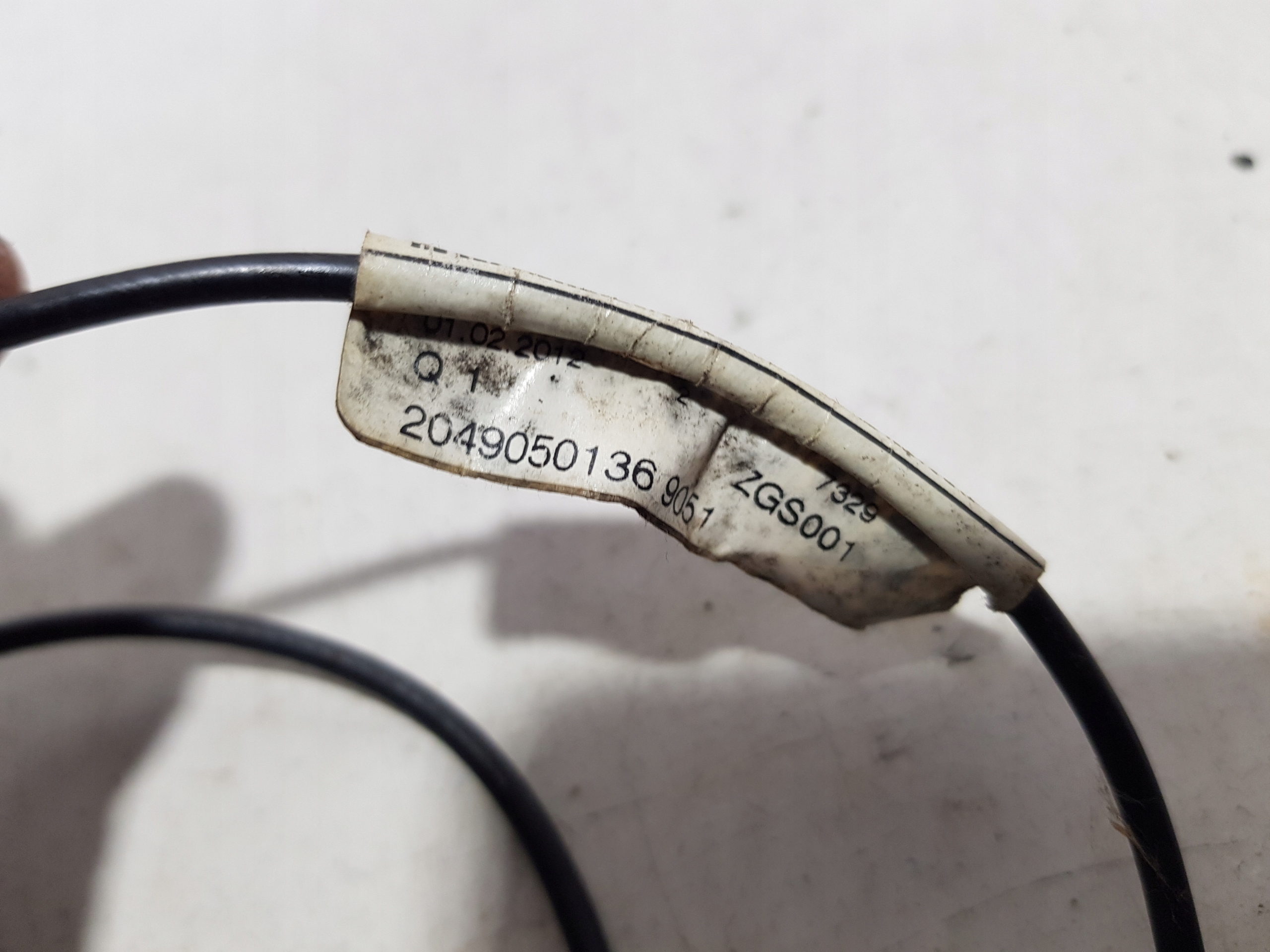ANTENA dach GPS MERCEDES W204 2049050136