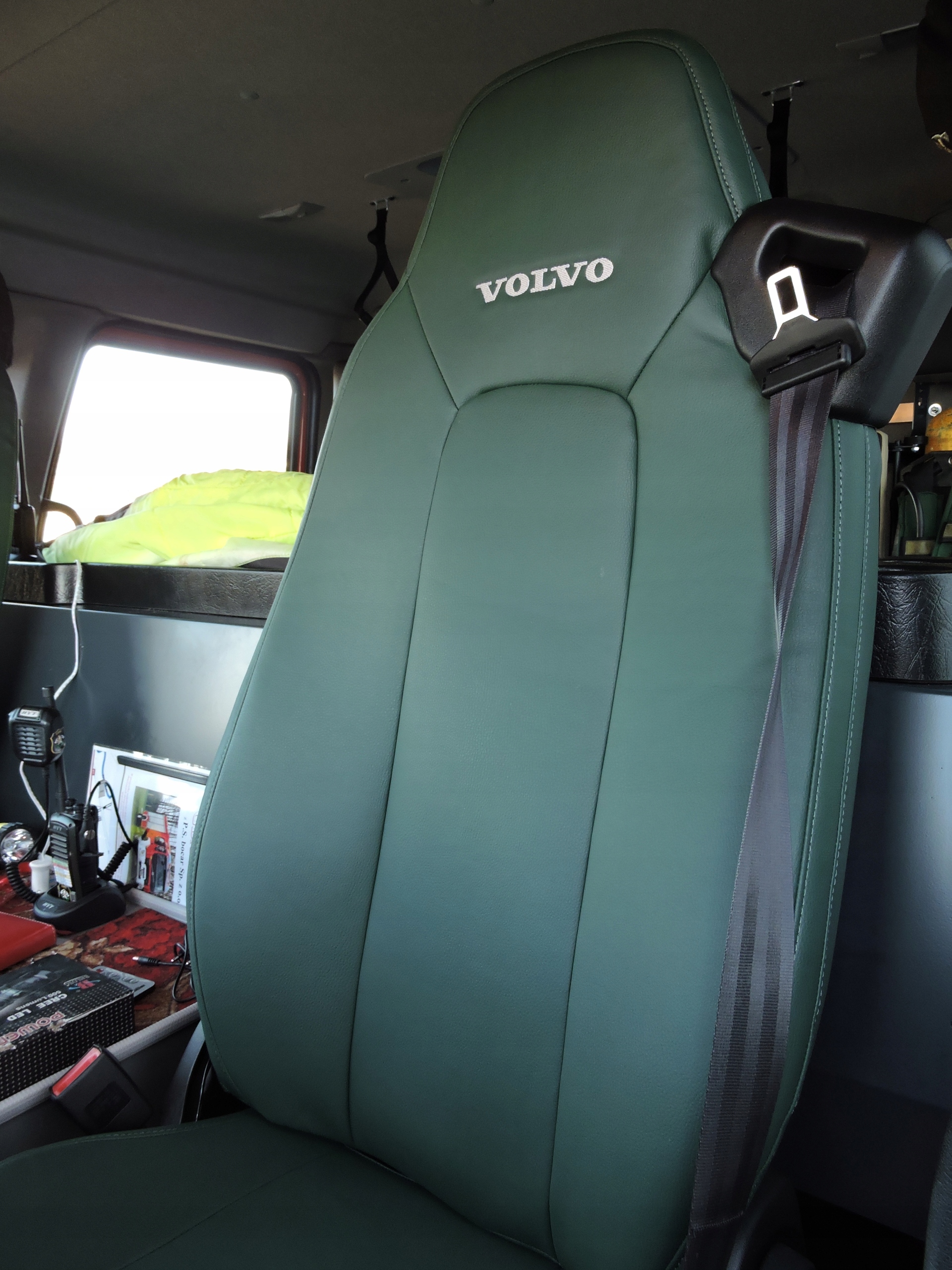 Pokrowce ze skóry i alkantary Volvo FH III Stan opakowania oryginalne