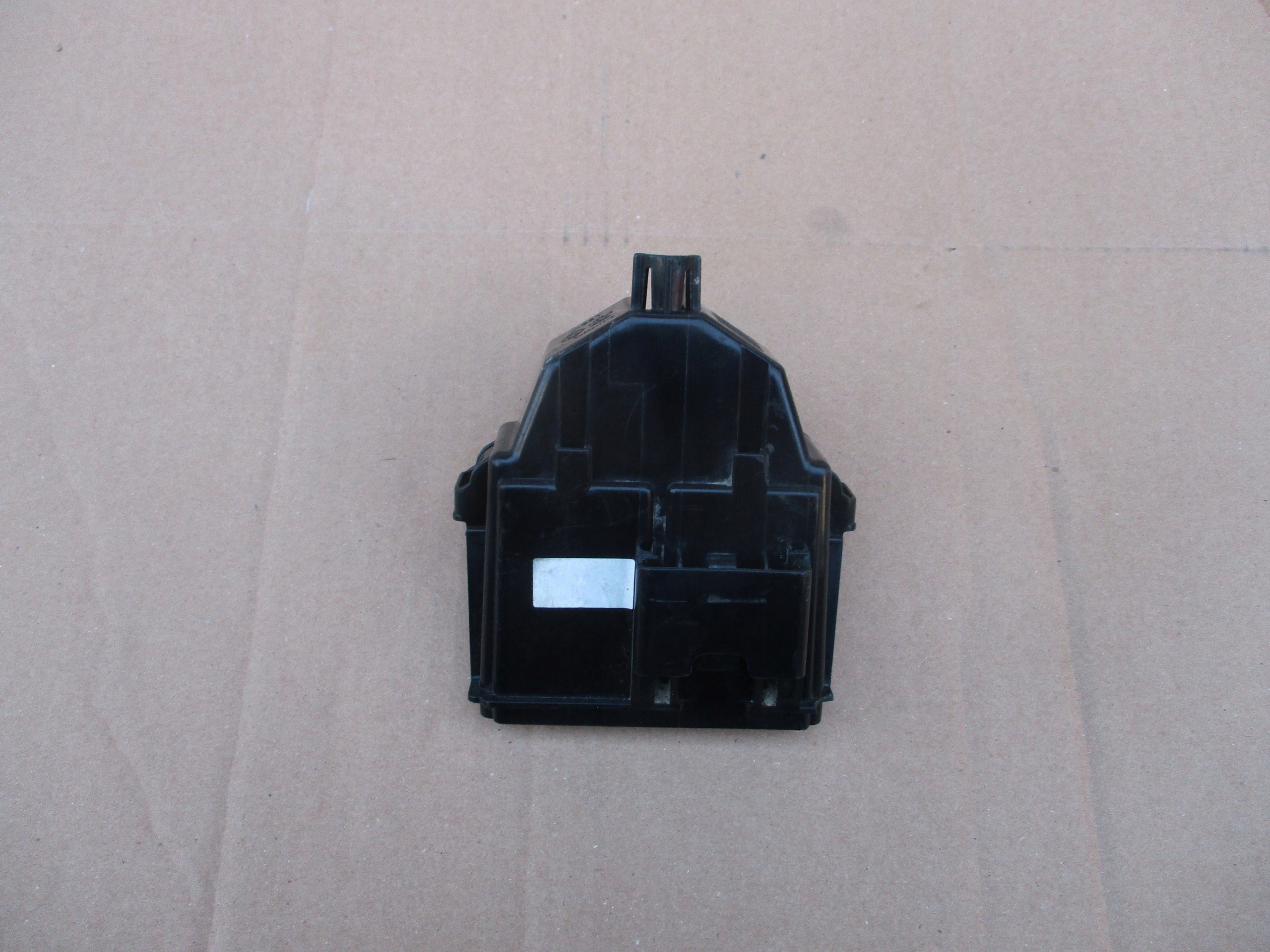 SKRZYNKA BEZPIECZNIKÓW RENAULT KADJAR 243117797R Typ samochodu Samochody osobowe