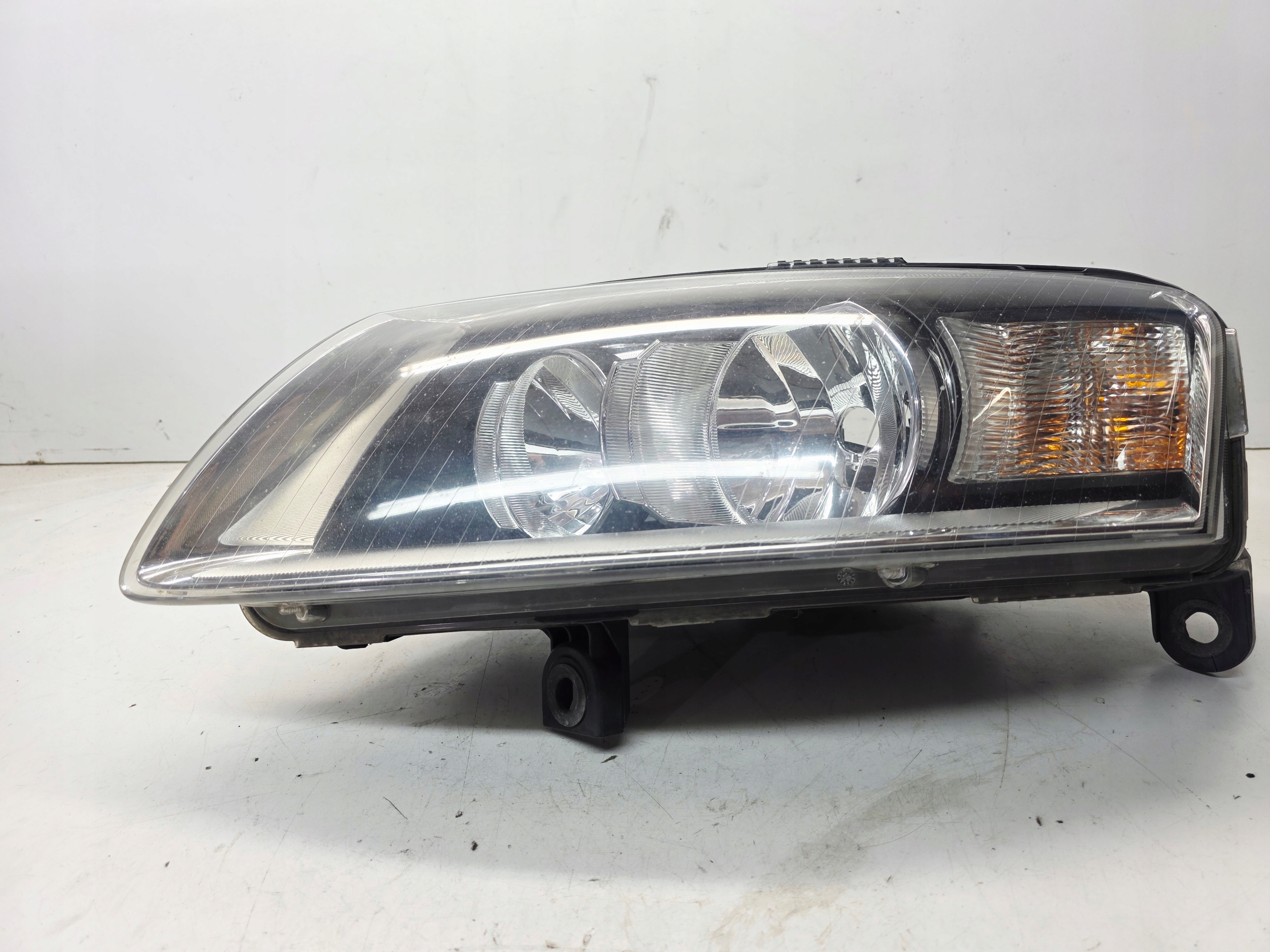 REFLEKTOR light left front AUDI A6 C6 LIFT 4F0941003BK UK