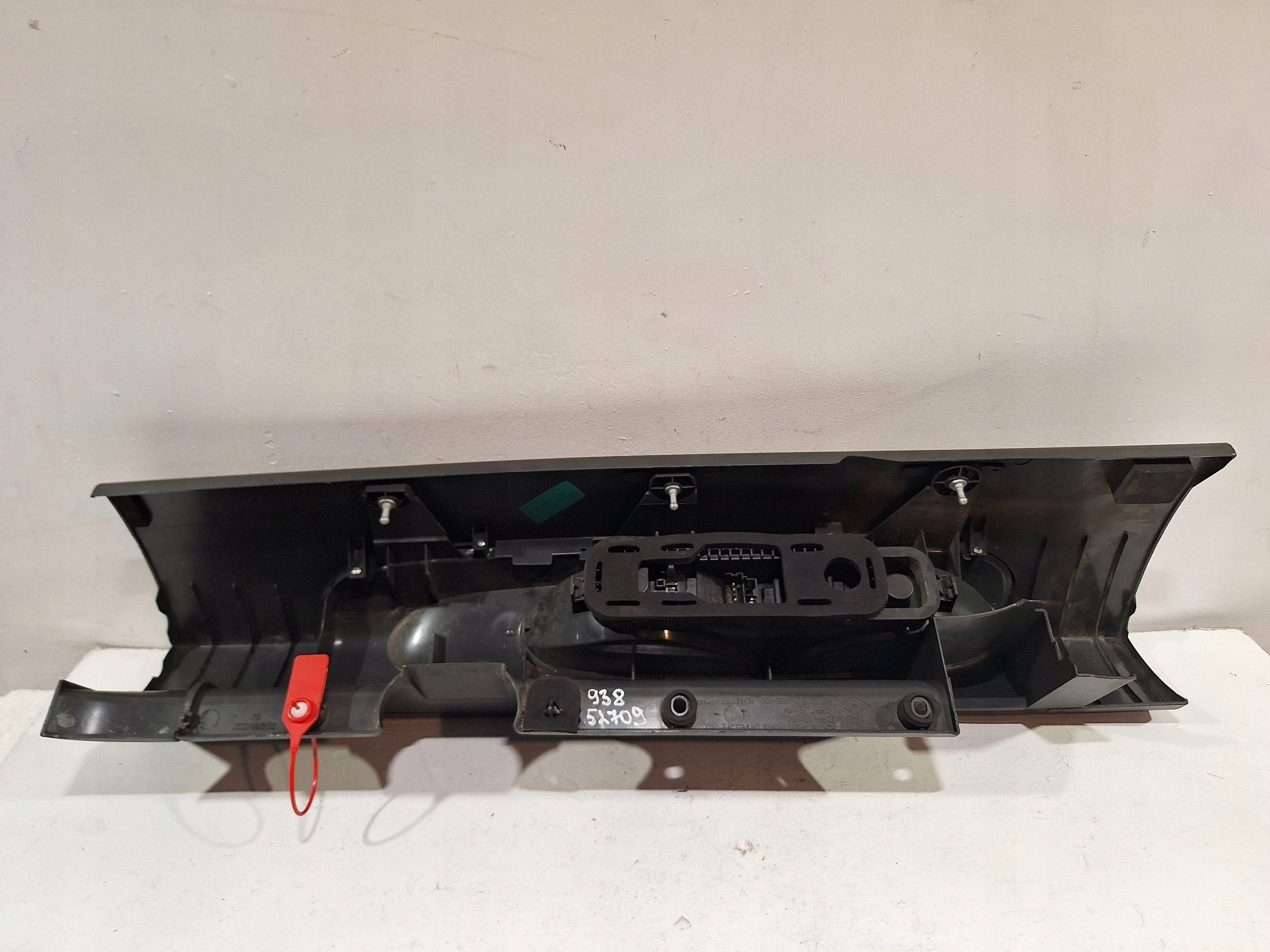 LAMPA TYŁ LEWA RENAULT TRAFIC II VIVARO A 01- Typ samochodu Samochody osobowe