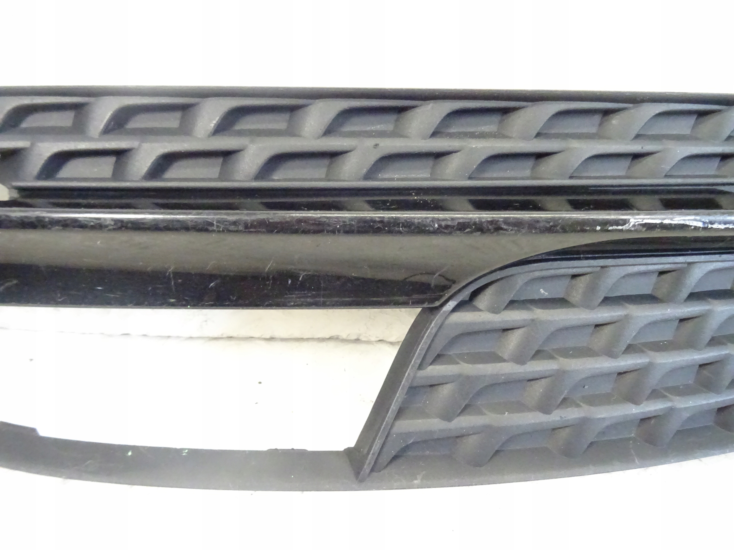 grid of a bumper front front left AUDI A5 8T LIFT 8T0807681H