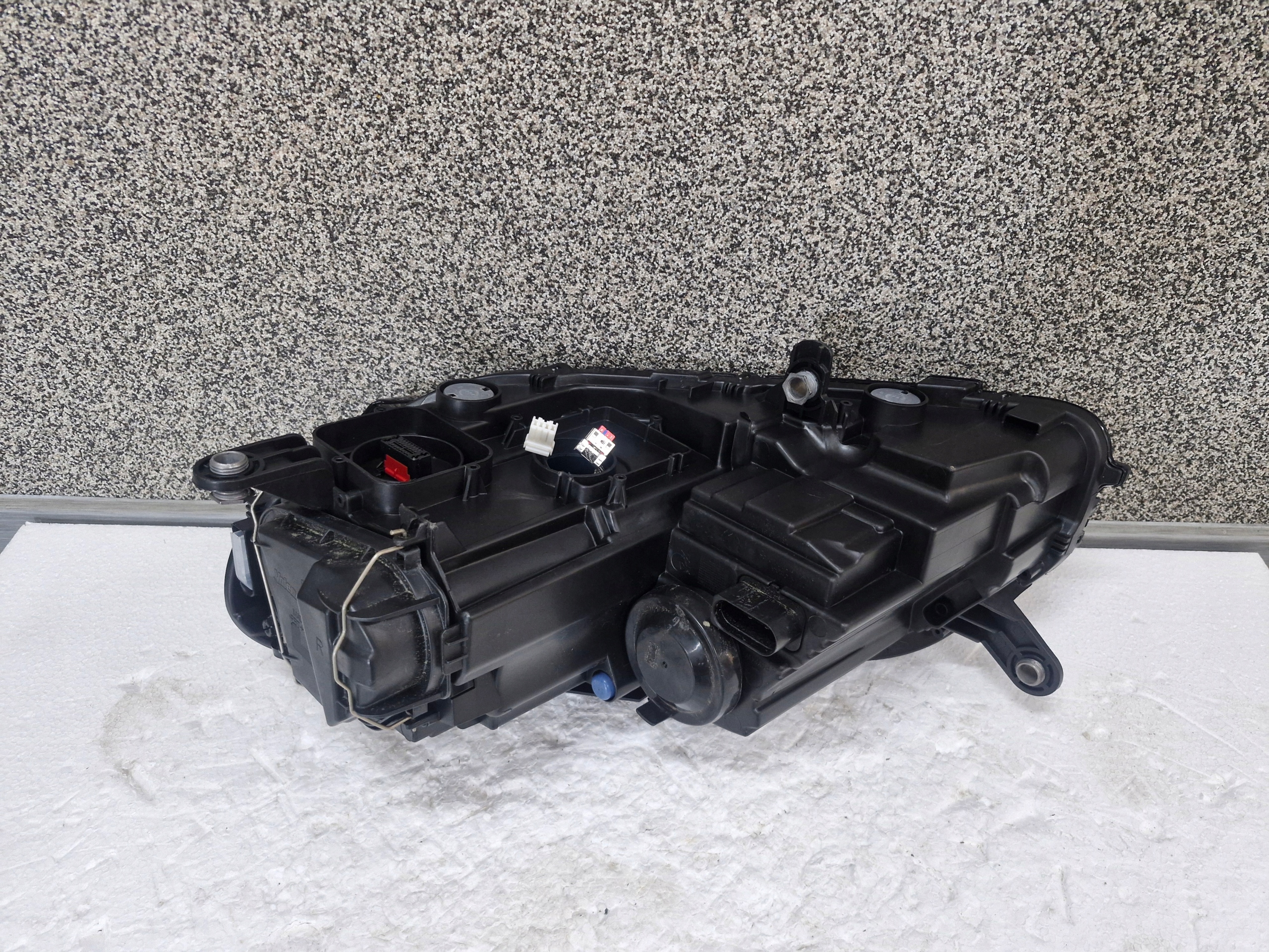 light right VW Passat B7 Bi-Xenon LED positioning