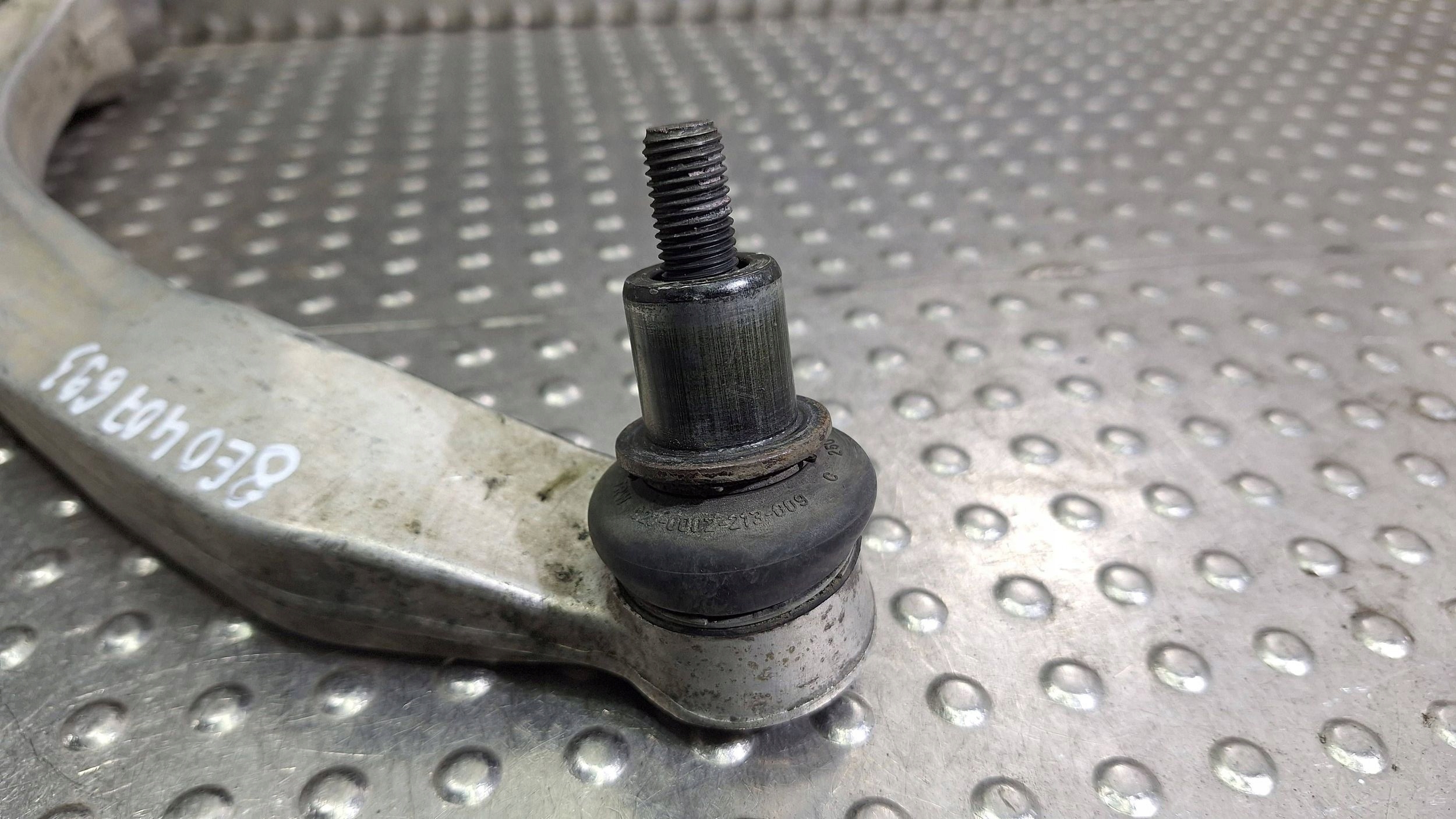 arm left front lower BANAN AUDI A4 B5 A6 C5 A8 D2 PASSAT B5 SUPERB and