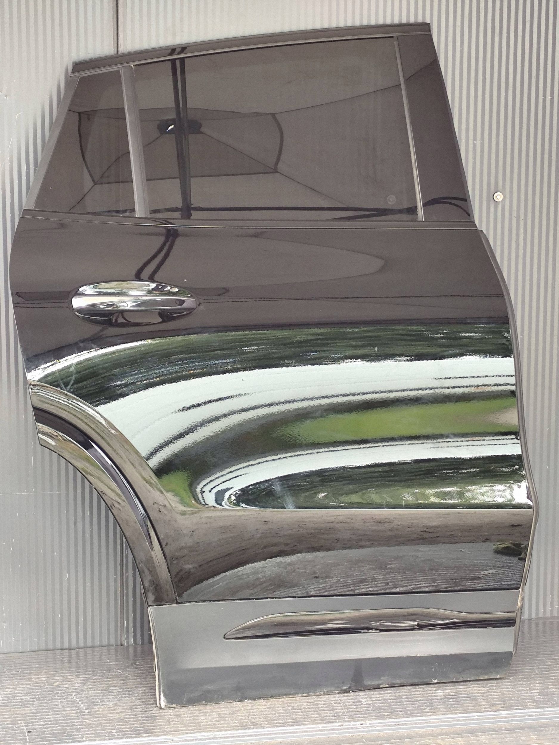 MERCEDES GLA 247 door rear. right complete