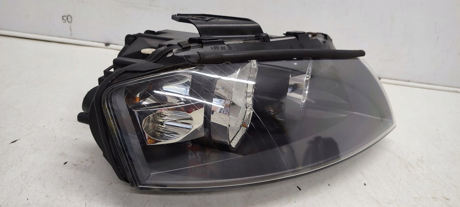 light front front right Audi A3 8P