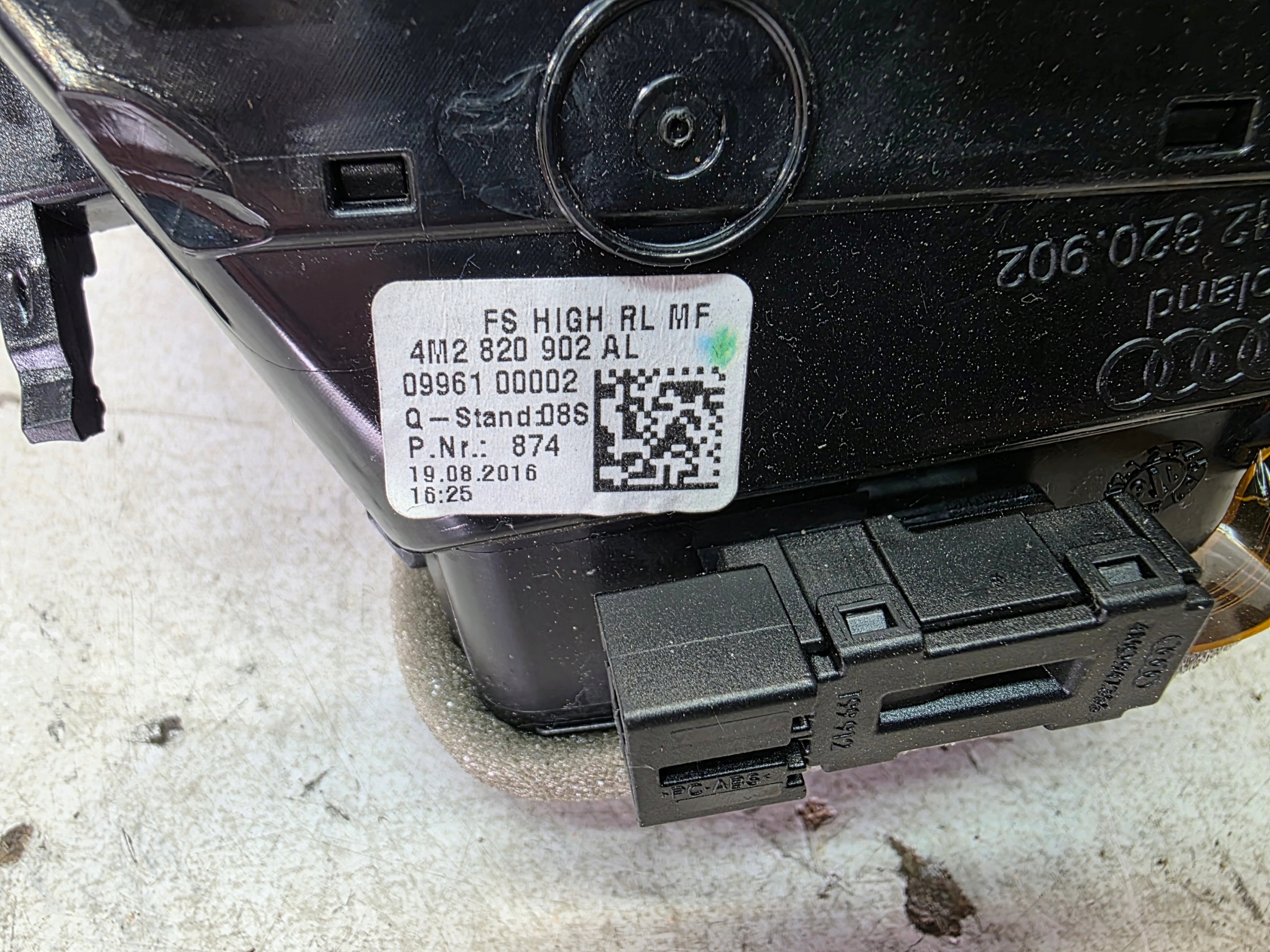 grid air conditioning devices right AUDI Q7 4M 4M2820902AL ANGIELSKA