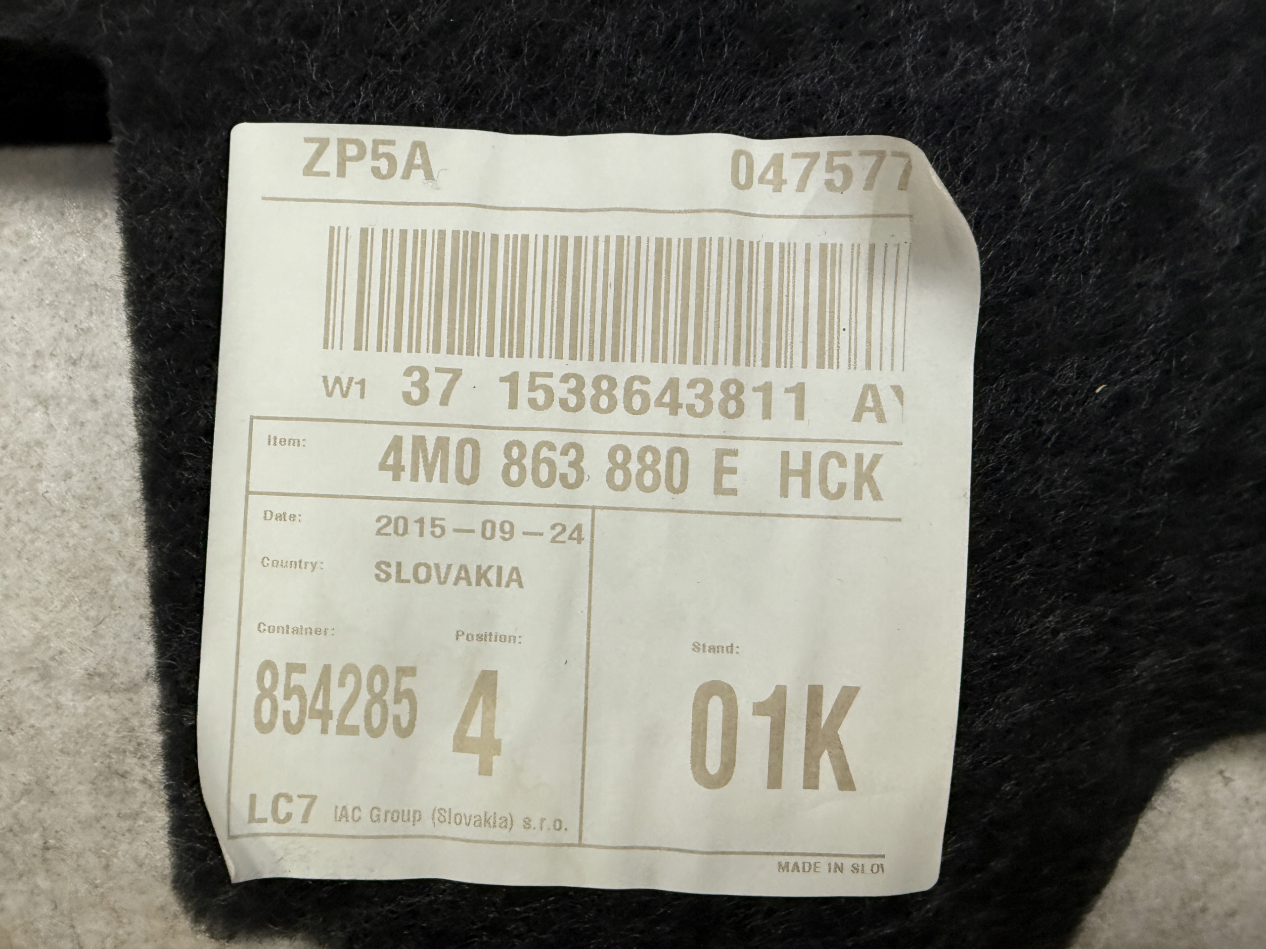 AUDI Q7 4M boot upholstery right 4M0863880E