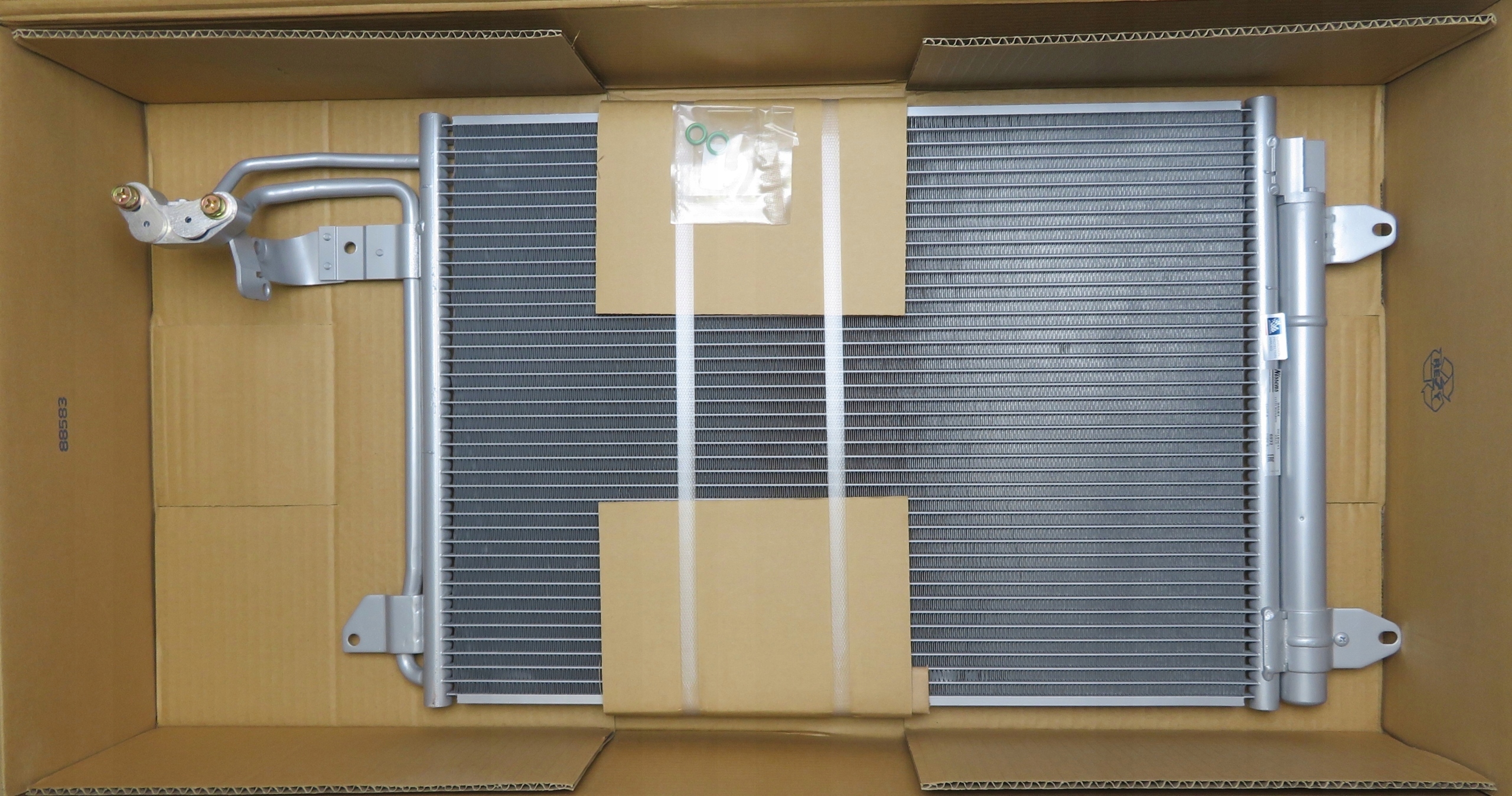 конденсатор, радиатор кондиционера ниссенс 94684