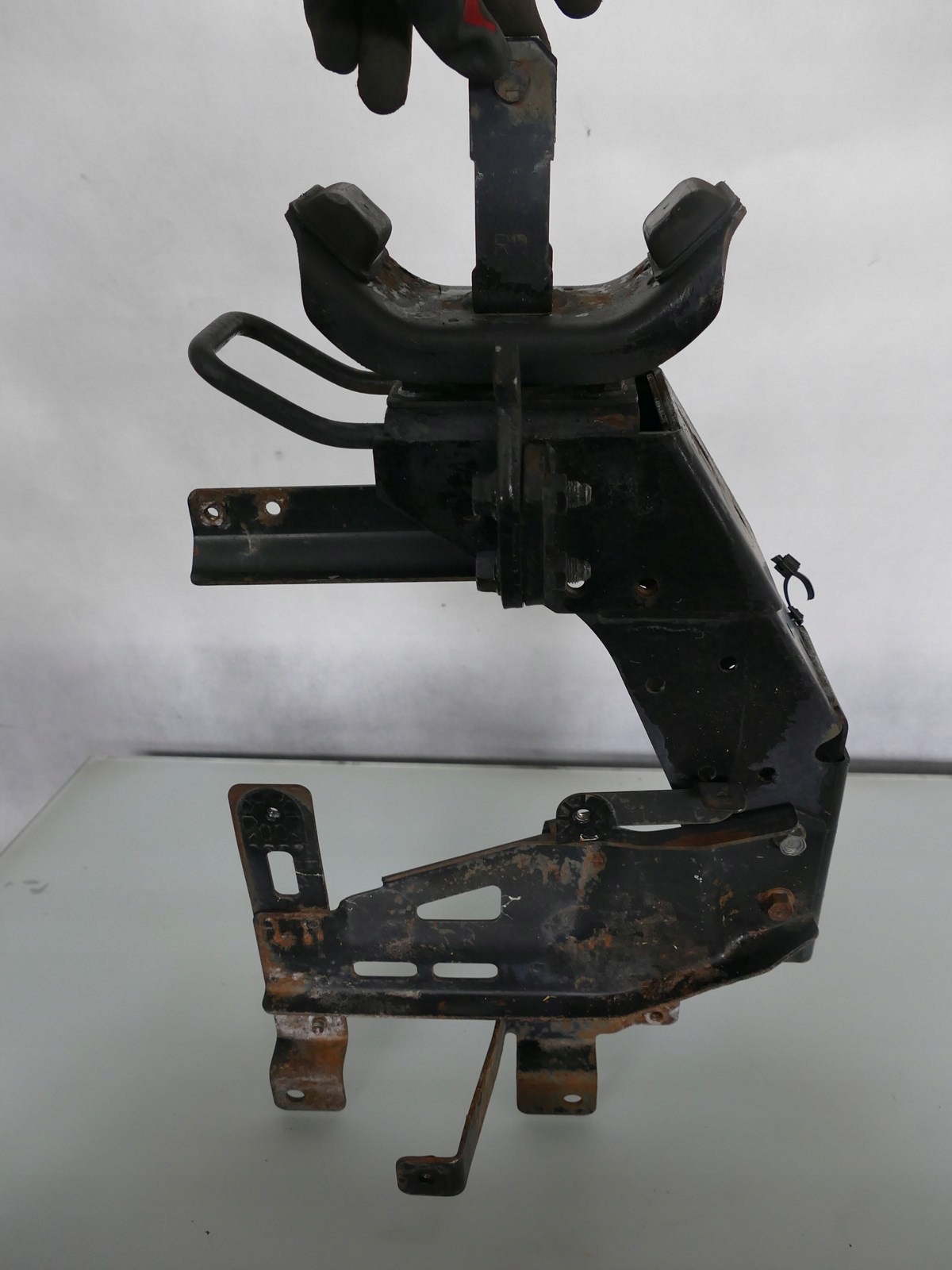 ISUZU GRAFTER N35 RYGIEL ZATRZASK KABINY LEWY N75