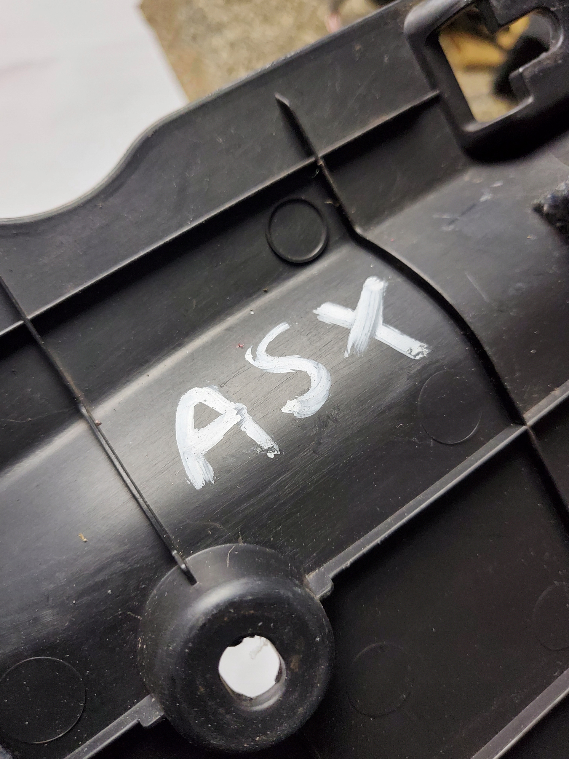 Blende Abdeckung konsole SRODKOWEJ links MITSUBISHI ASX OE EU