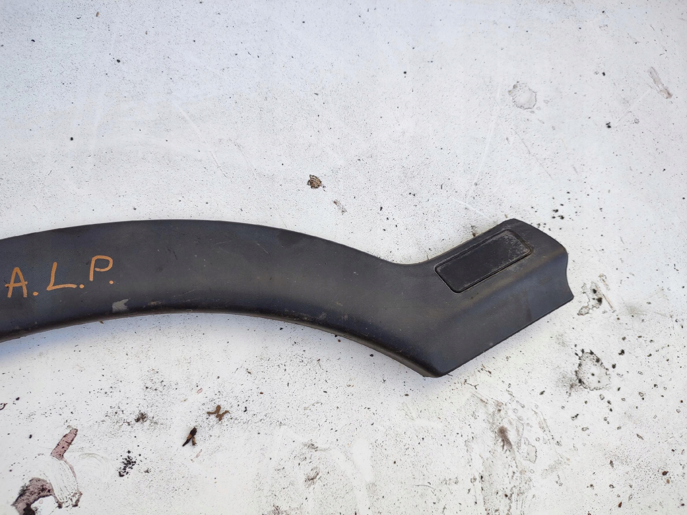 lišta blatníku levý předek OPEL ZAFIRA A 090597591