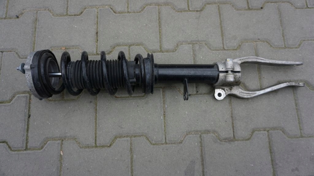 BMW 5 G30 G31 xd - left front shock absorber front