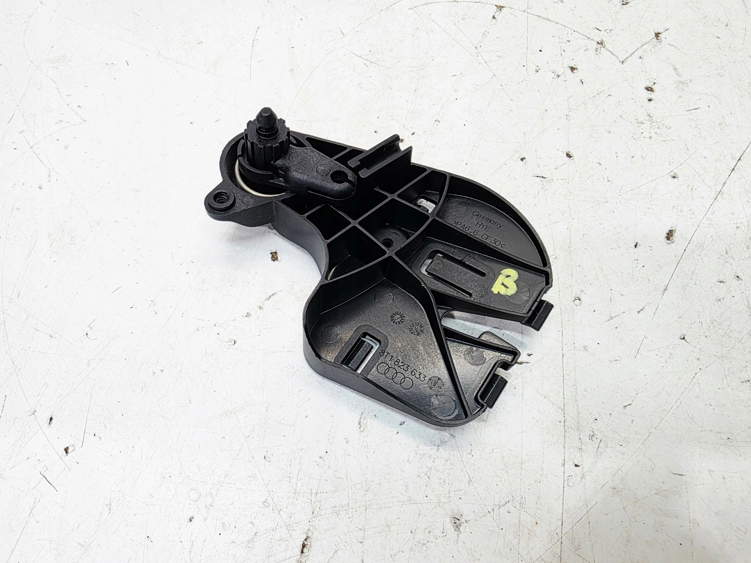 Poignée pour l’ouverture du capot Audi A3 A4 B8 A5 A6 A7 8T1823633B