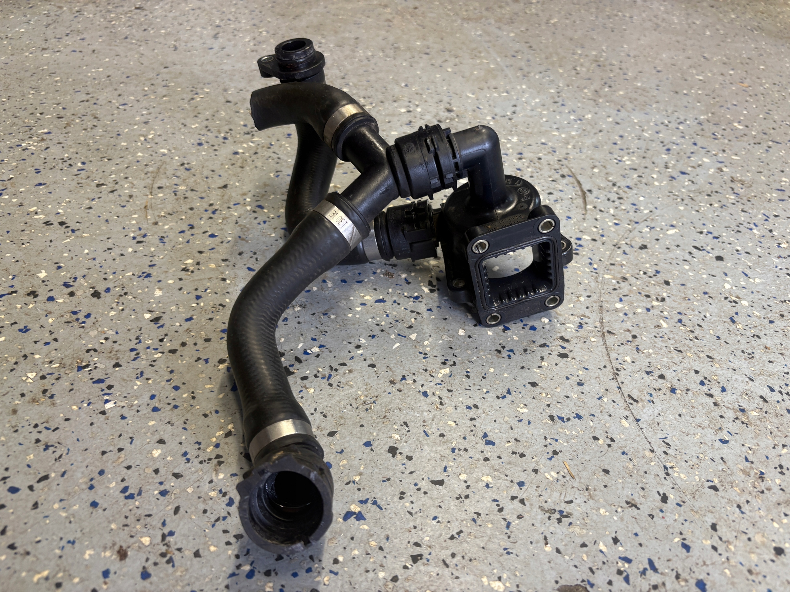 BMW E81 Boîtier thermostat KROCCE d’eau 8675955108