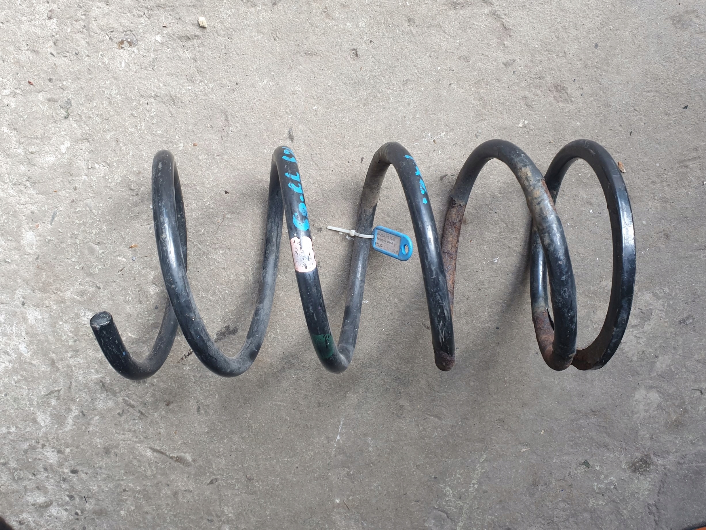 MAZDA 323 323F BJ 99-03 sprężyna przód