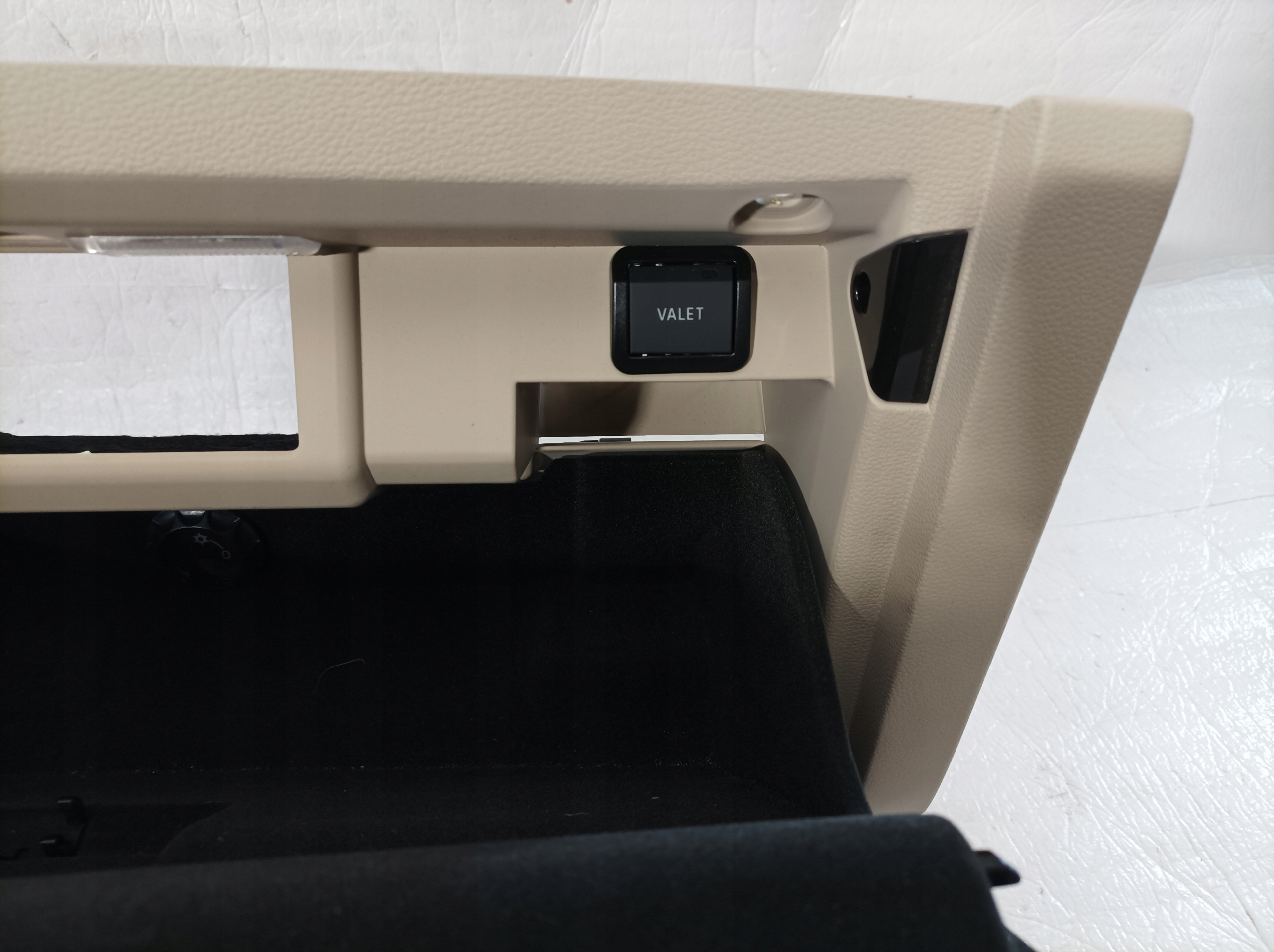 AUDI A4 B9 Handschuhfach des Beifahrers AC 8W1880302