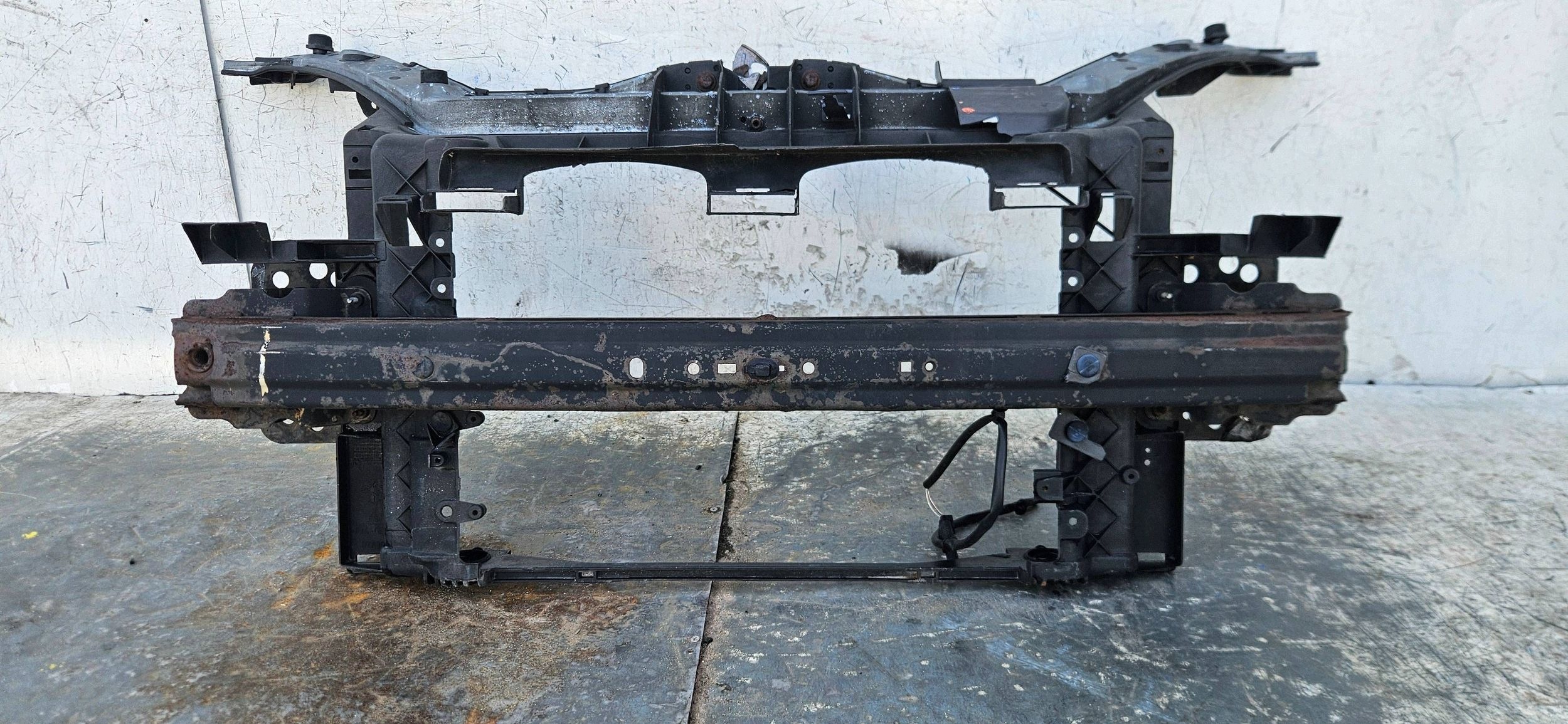 Ford Fiesta MK7 -08 support panel for radiators pillar