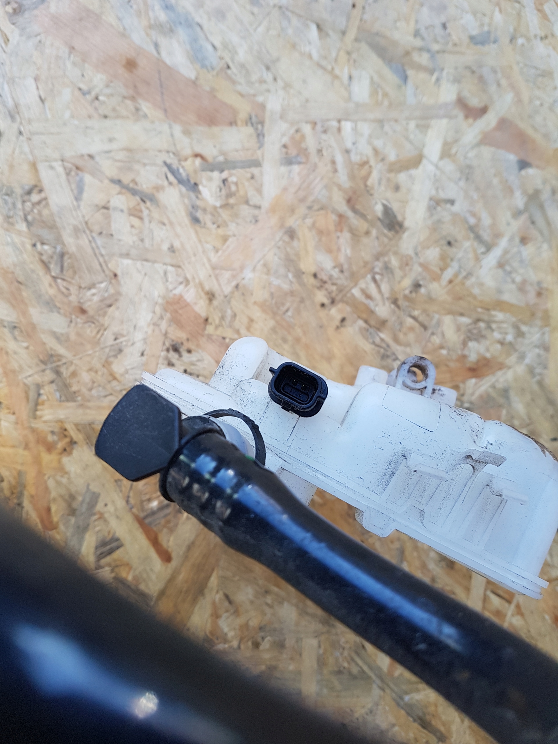 opel Vivaro III бачок