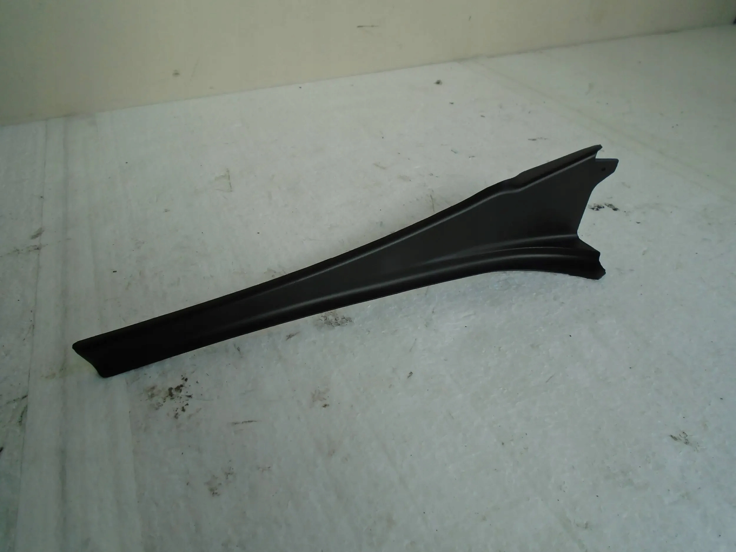 spoiler under the window left 9812855277 Citroen Jumpy III