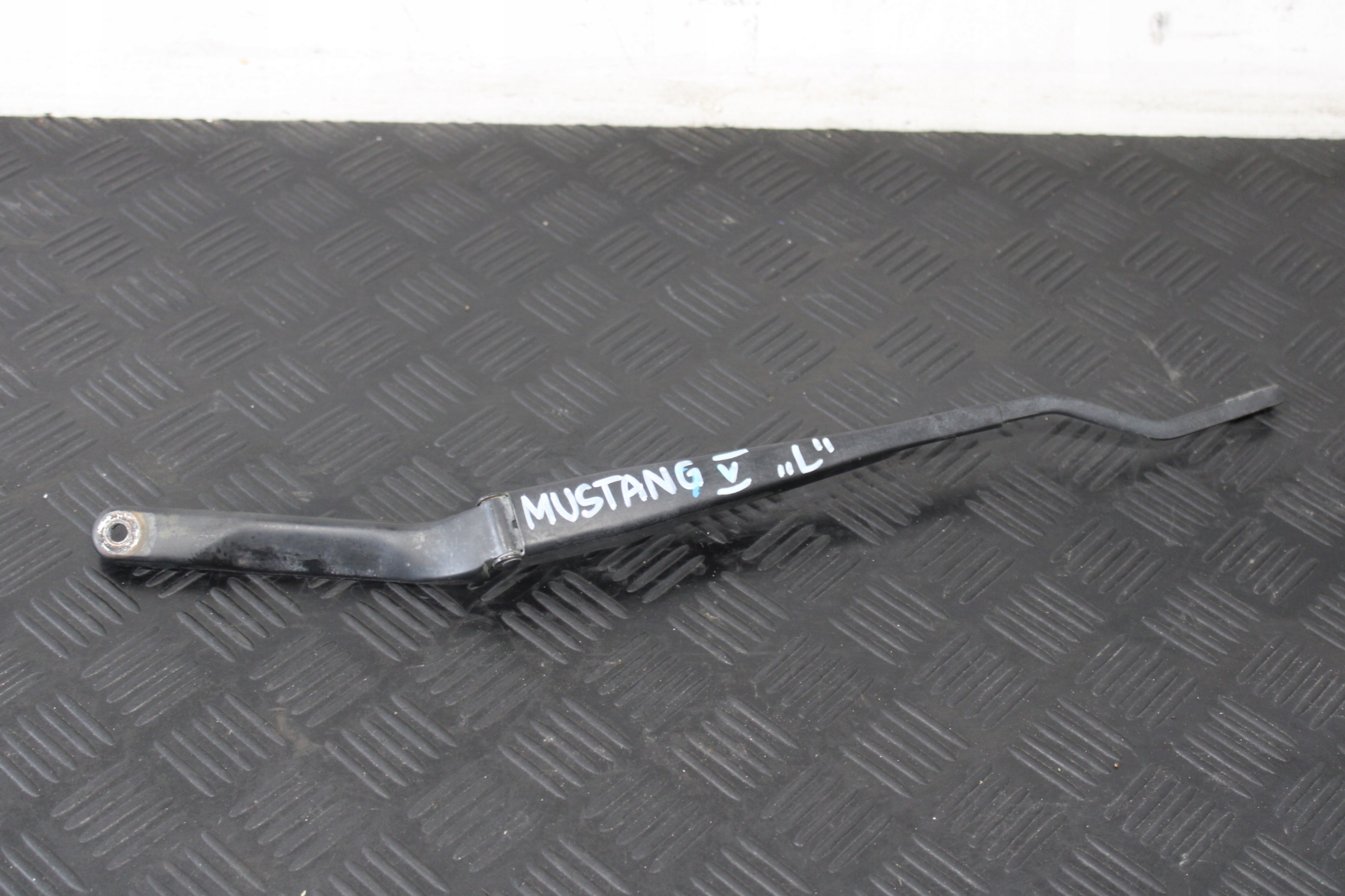 wiper arm left FORD MUSTANG V 5