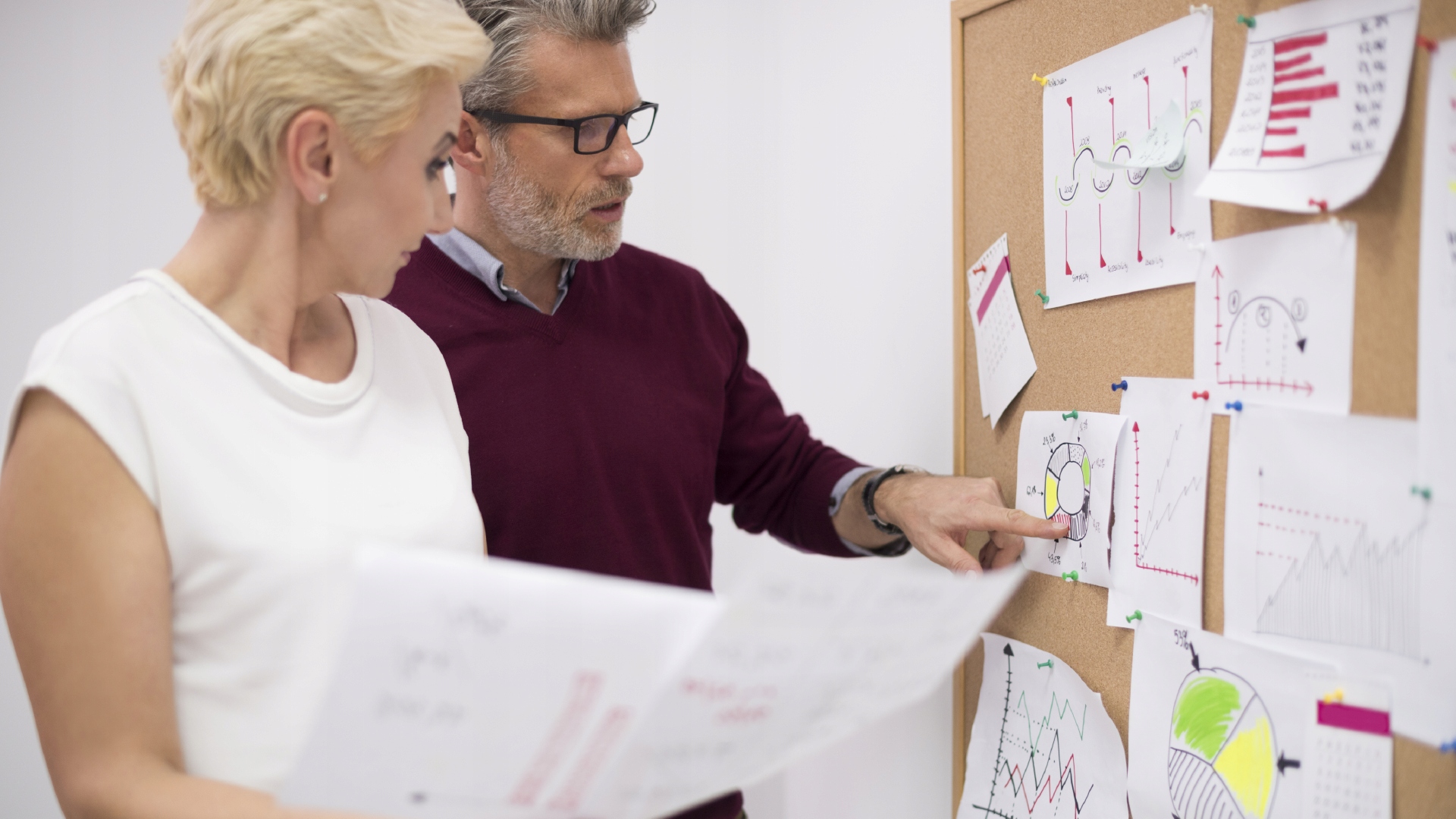 Tablica korkowa 200x120cm drewniana rama + pinezki Kod producenta TK2012D+PIN50