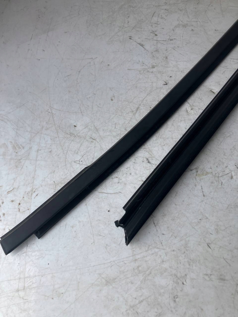 moulding dust door right rear part RENAULT ARKANA KOMPLET