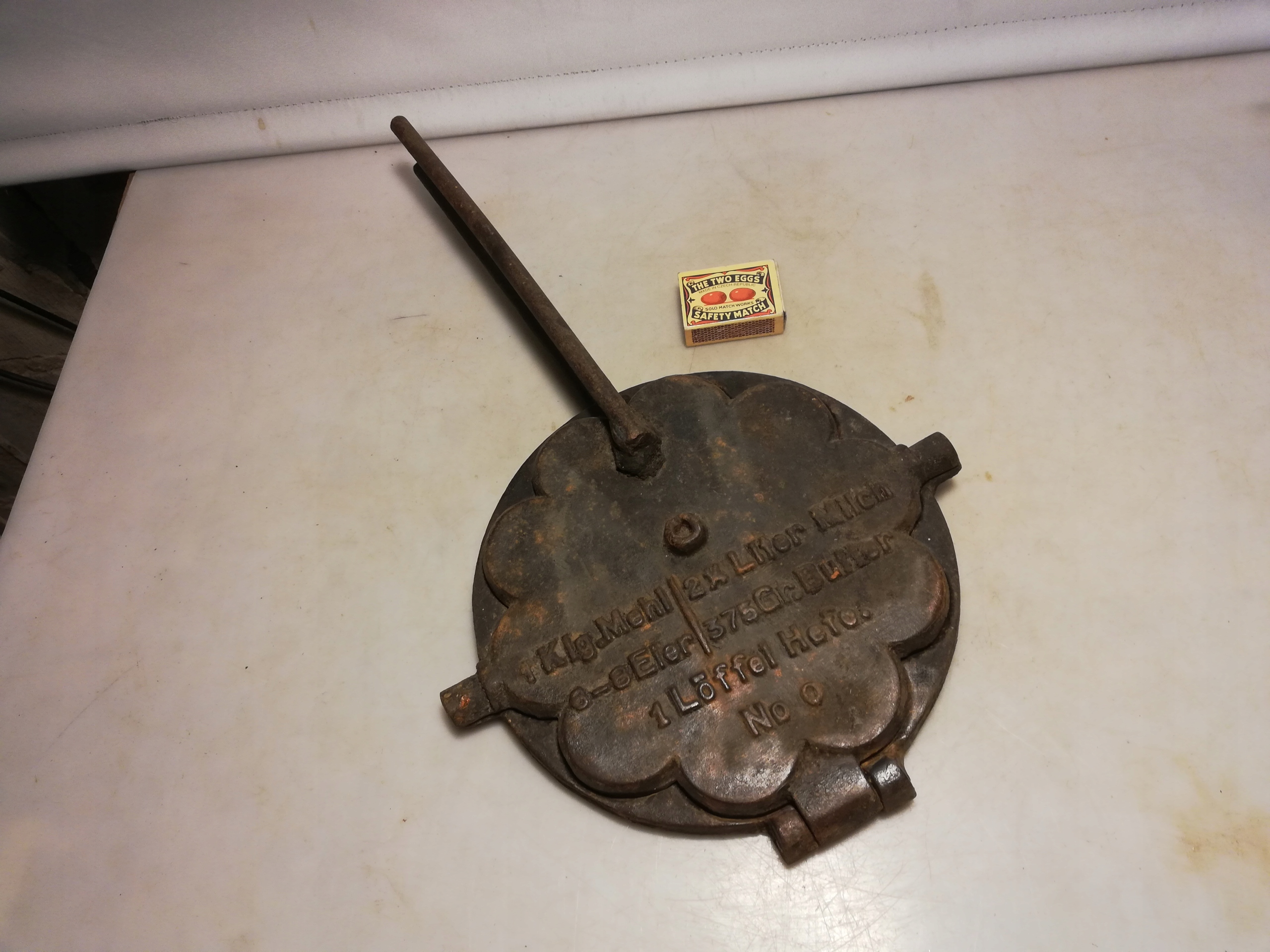 STARA GOFROWNICA ŻELIWNA Z PRZEPISEM No. 0