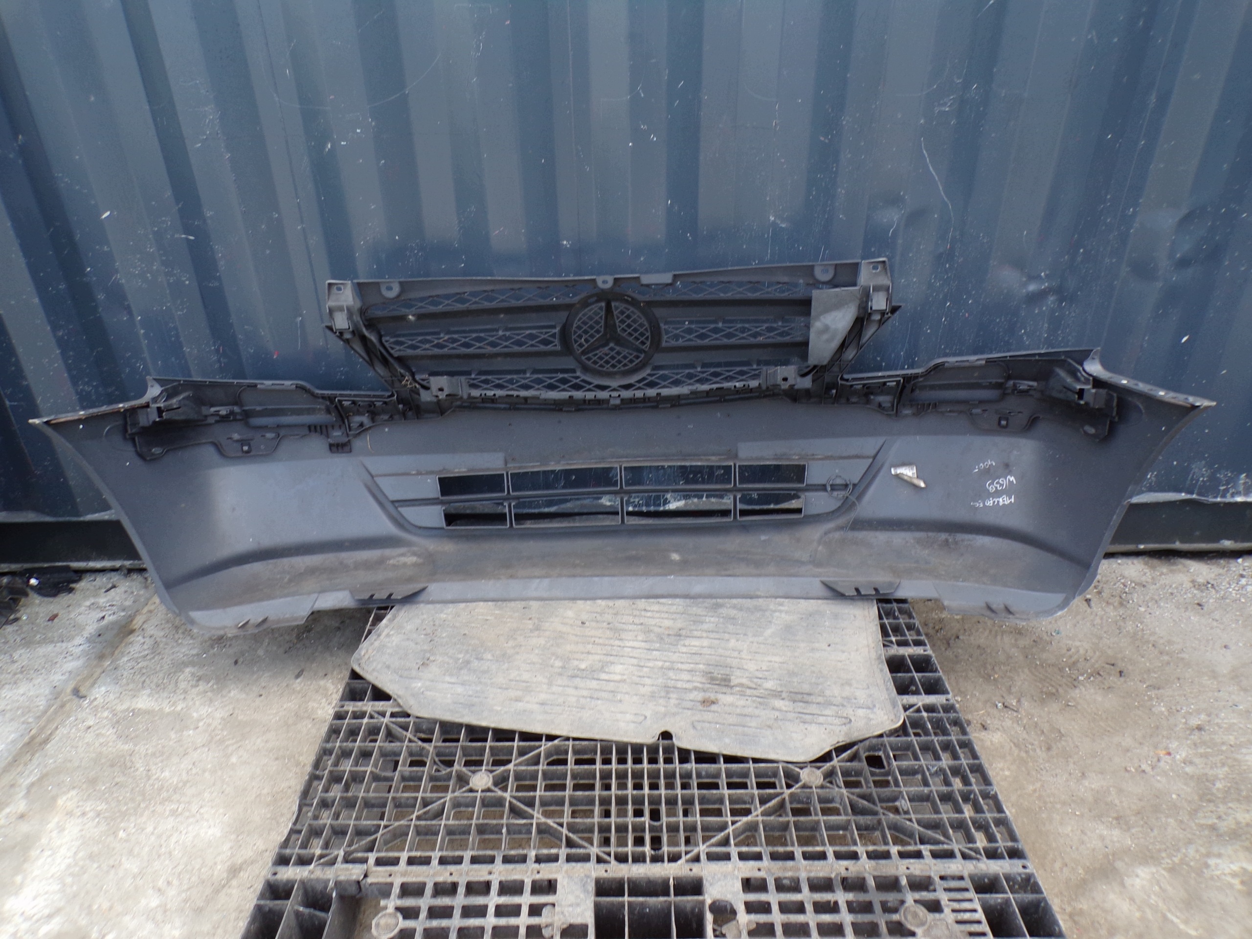 Frontstoßstange vorne MERCEDES W639 LIFT (R1)