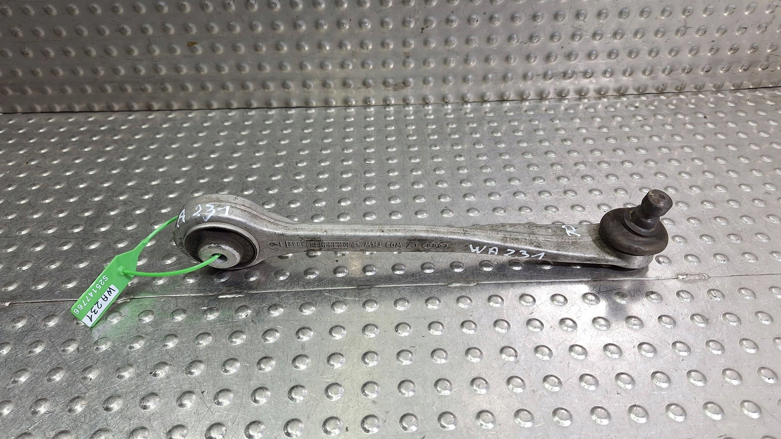 arm right front upper 8K0407506A 8K0506A AUDI A4 B8 A5 8T Q5 8R