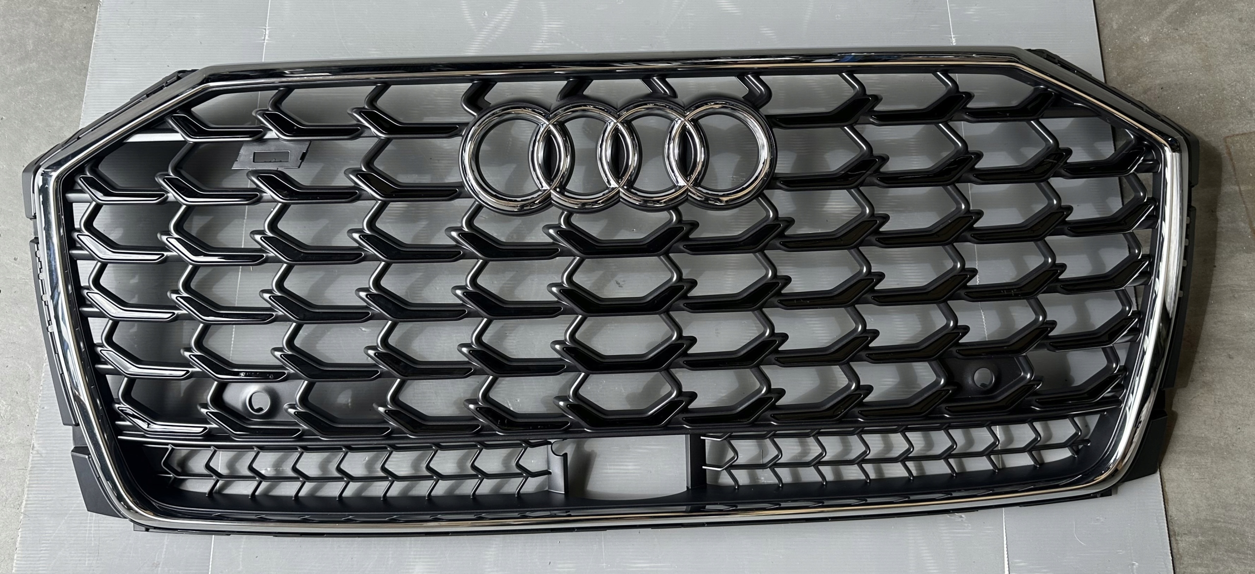 Atrapa, grill AUDI A-8 D5 lift 4N0853651...