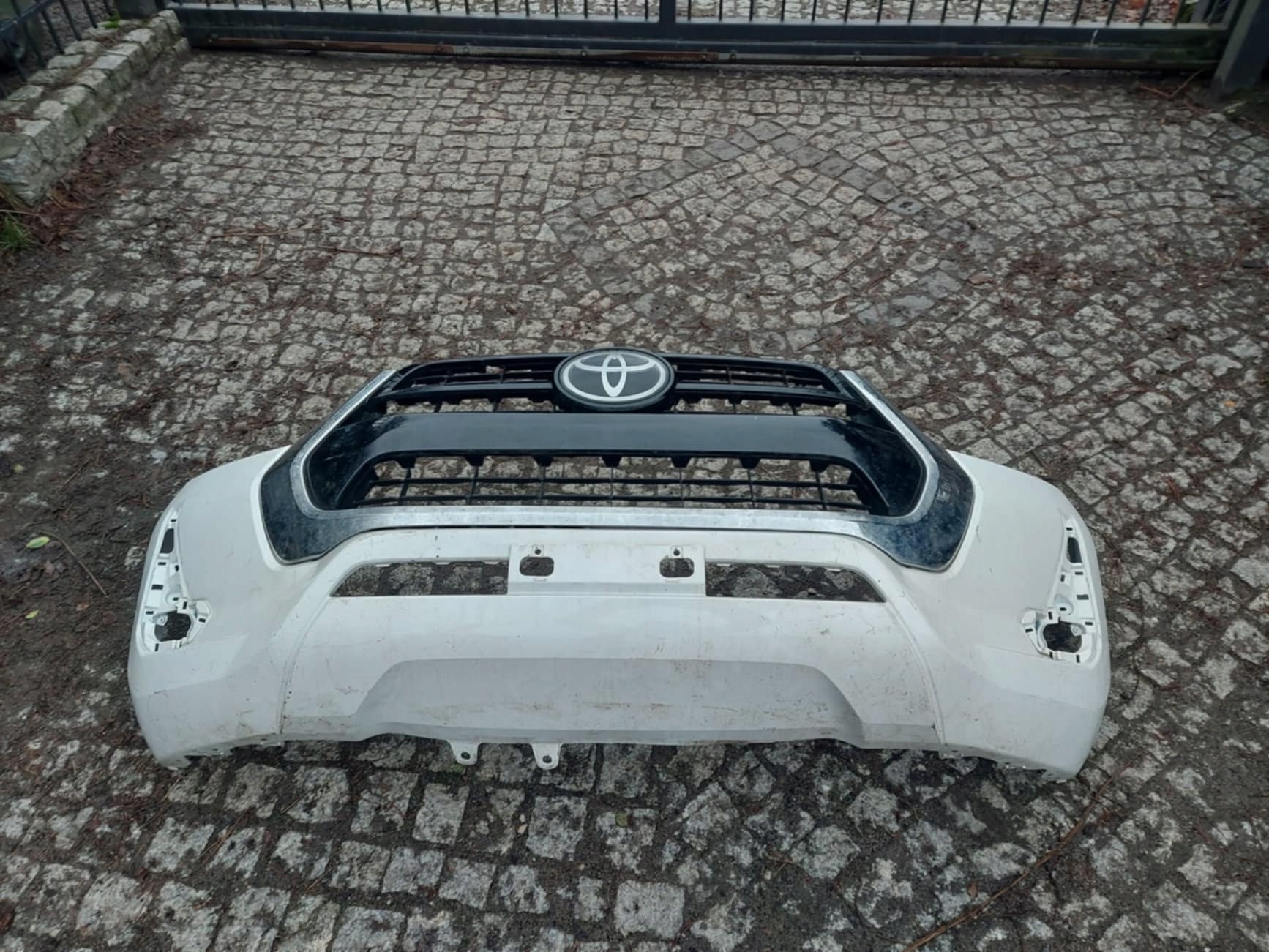 TOYOTA HILUX LIFT VIII ZDERZAK PRZEDNI za 1950.00PLN z ZIELONA GÓRA ...