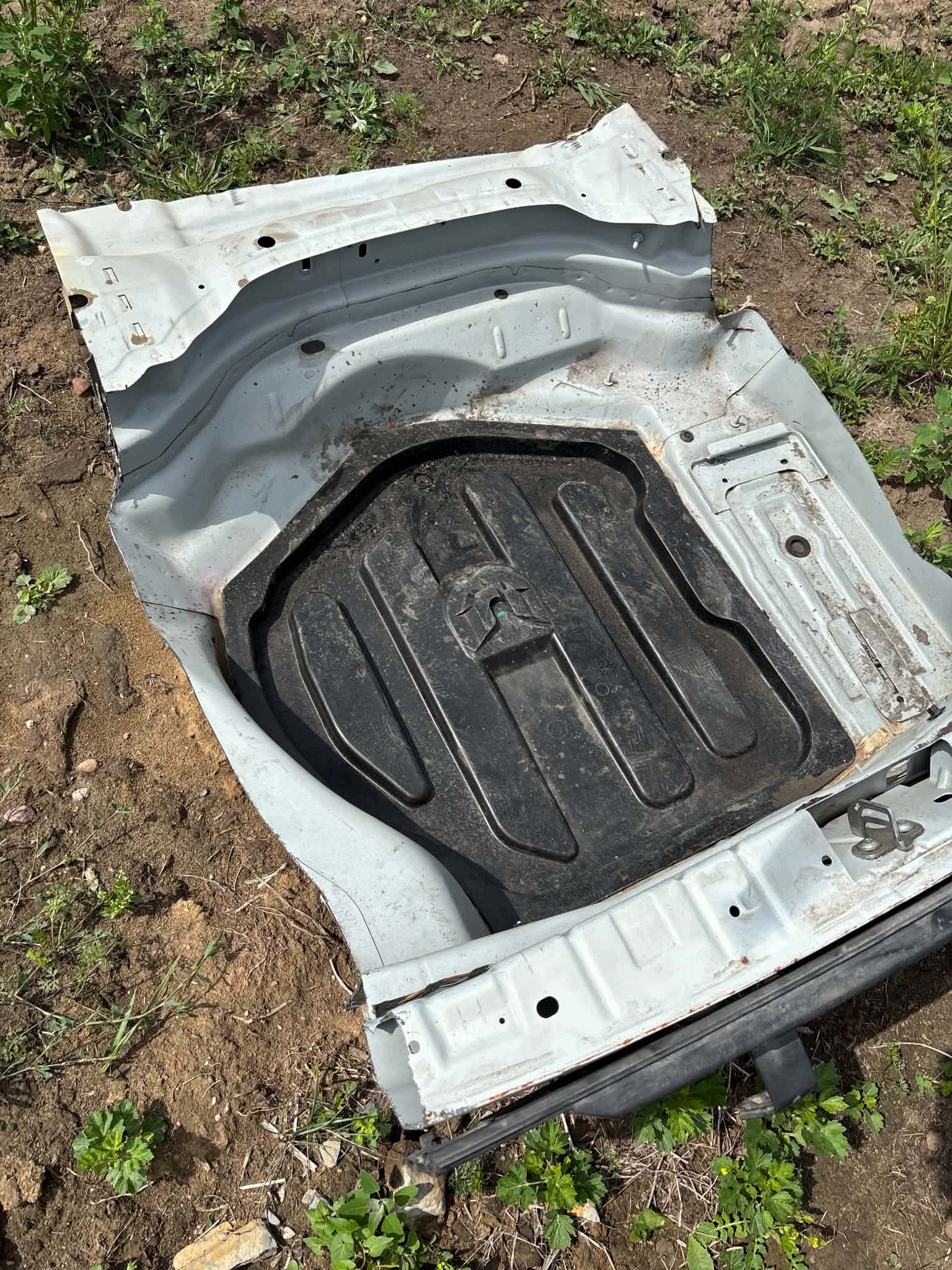 sump rear panel rear Mercedes W212 sedan 650