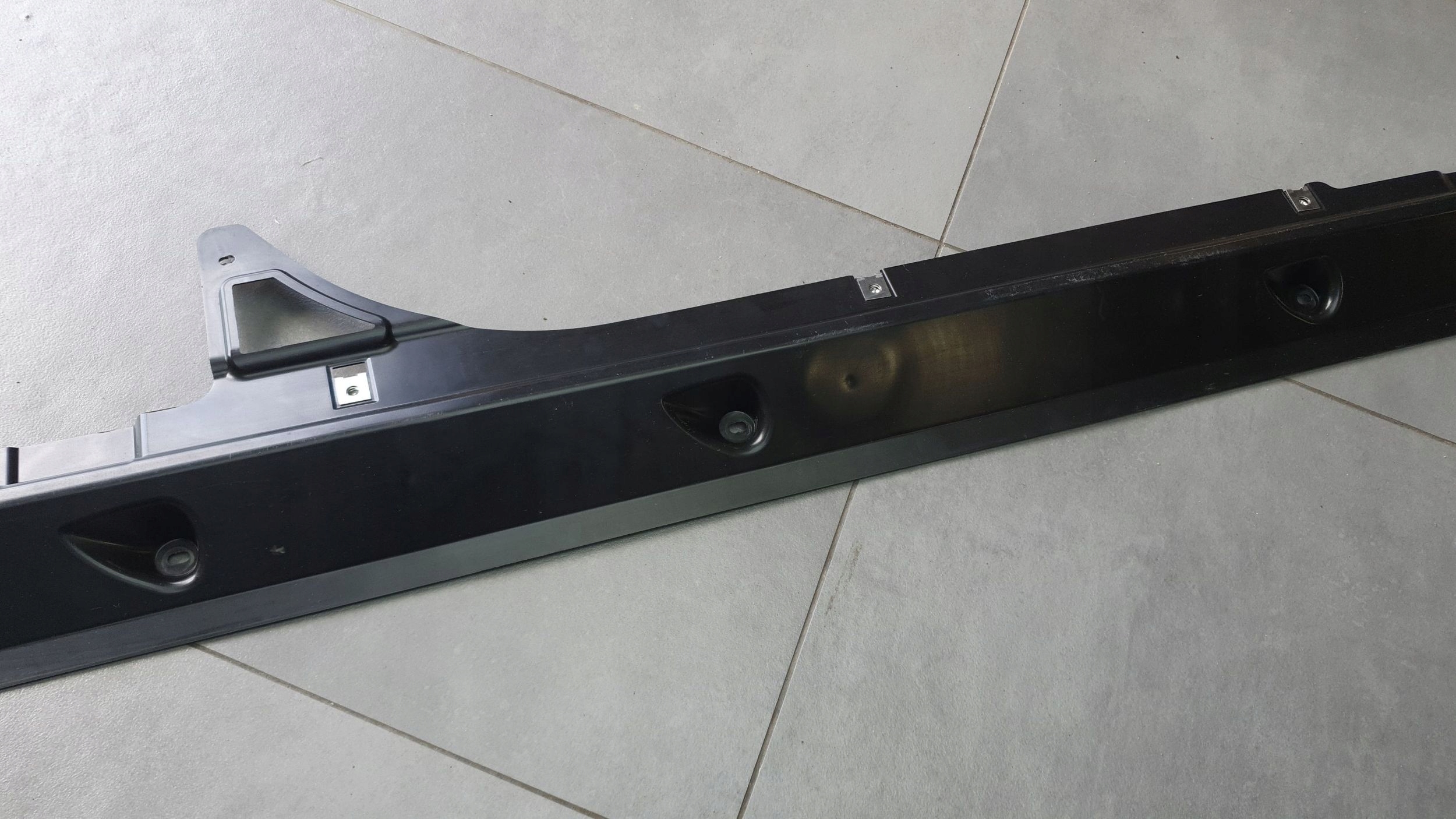 Audi Q8 cover chassis side left 4M8825211