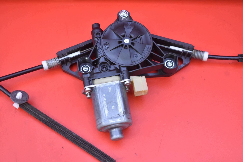 window regulator left front EU 5Q0837461B SKODA OCTAVIA 3 III KOMBI 17-20