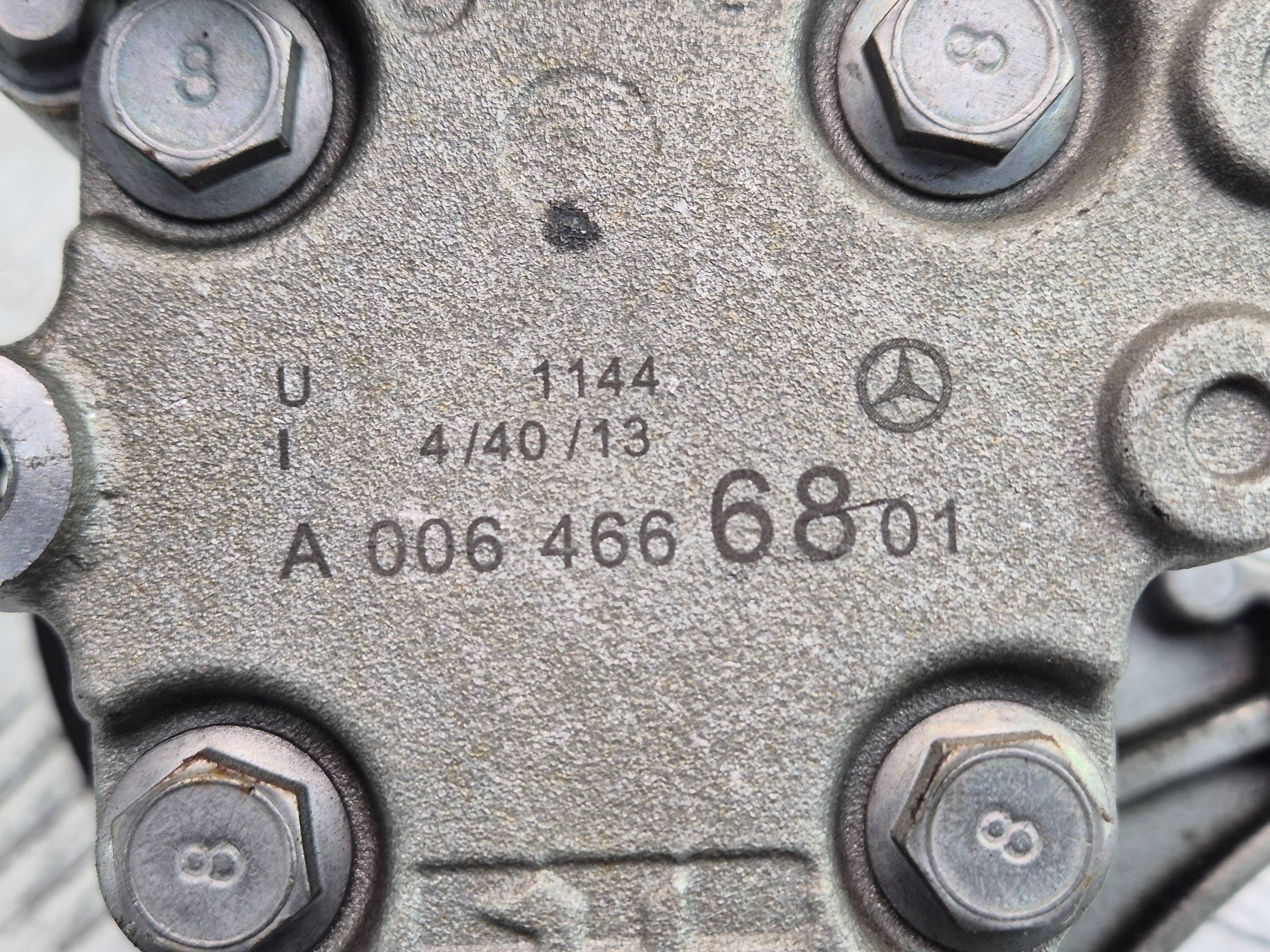 Mercedes C200 CGI W204 1.8 CGI servo pump A0064666801 271.820