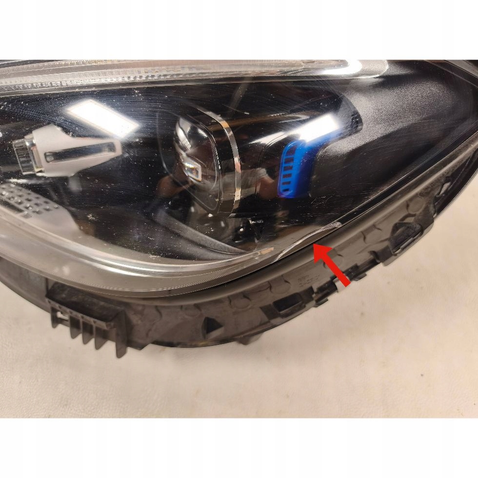 Mercedes C W206 22- light left front front Multibeam
