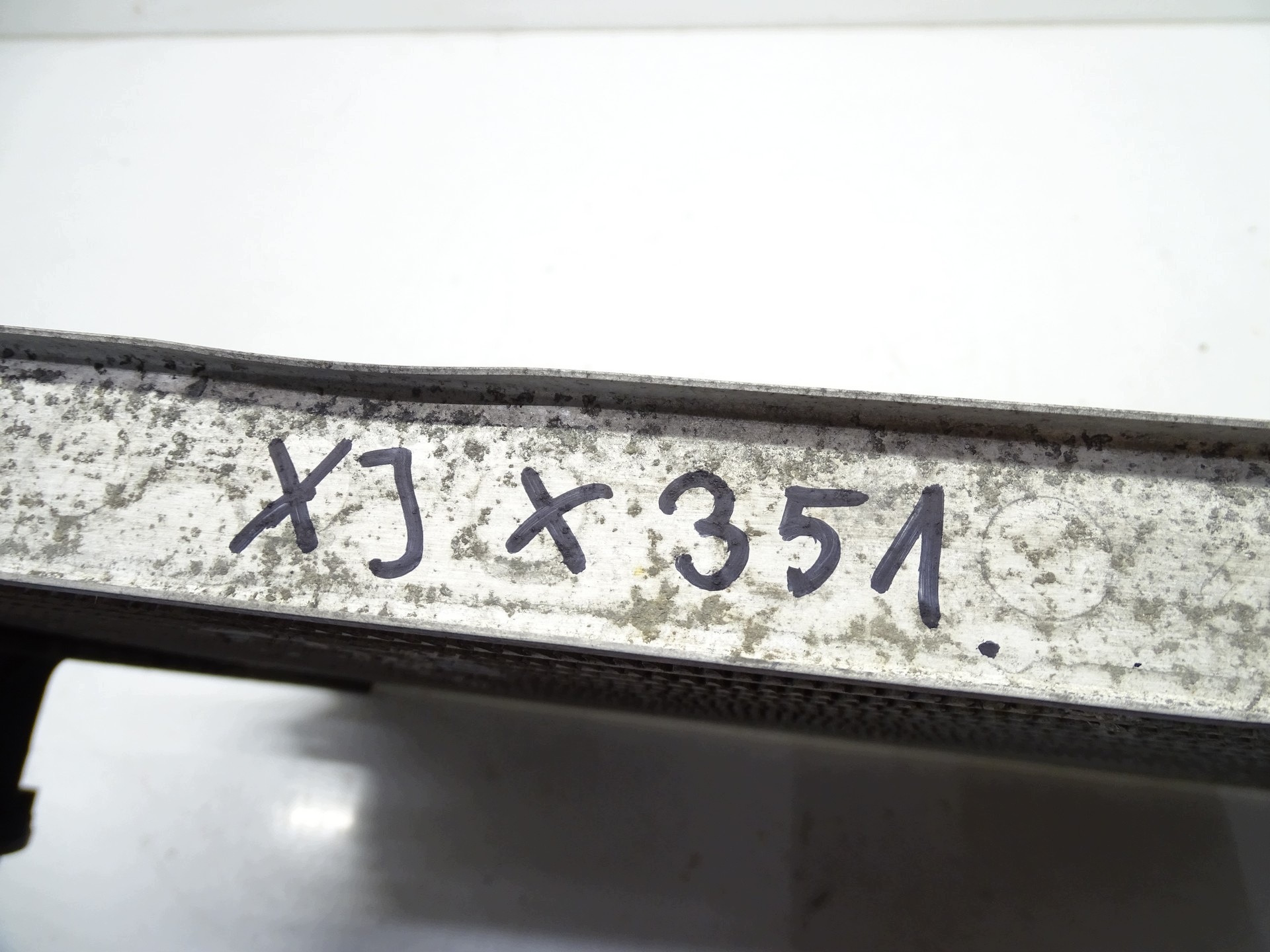 Kühler luft INTERCOOLER JAGUAR XJ X351 AW93-9L440-AA