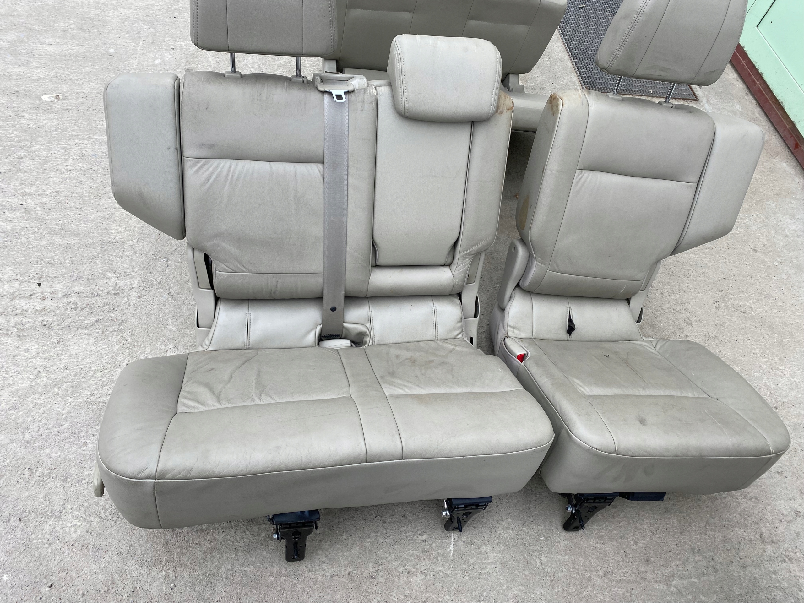 MITSUBISHI PAJERO IV Sitz Leder JASNA 7 OSOB