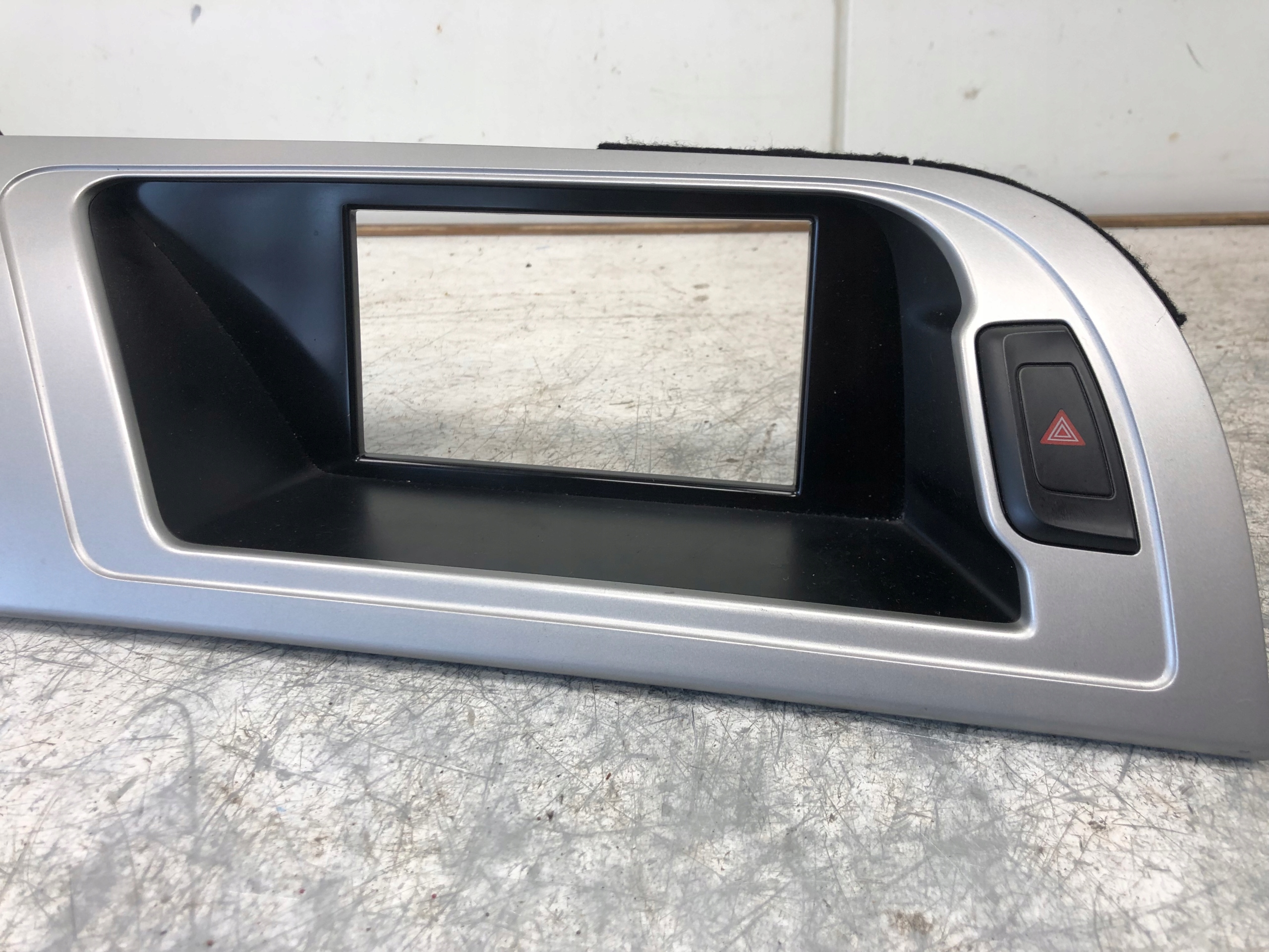 rám obal displeje AUDI A4 B8 8K1857186G