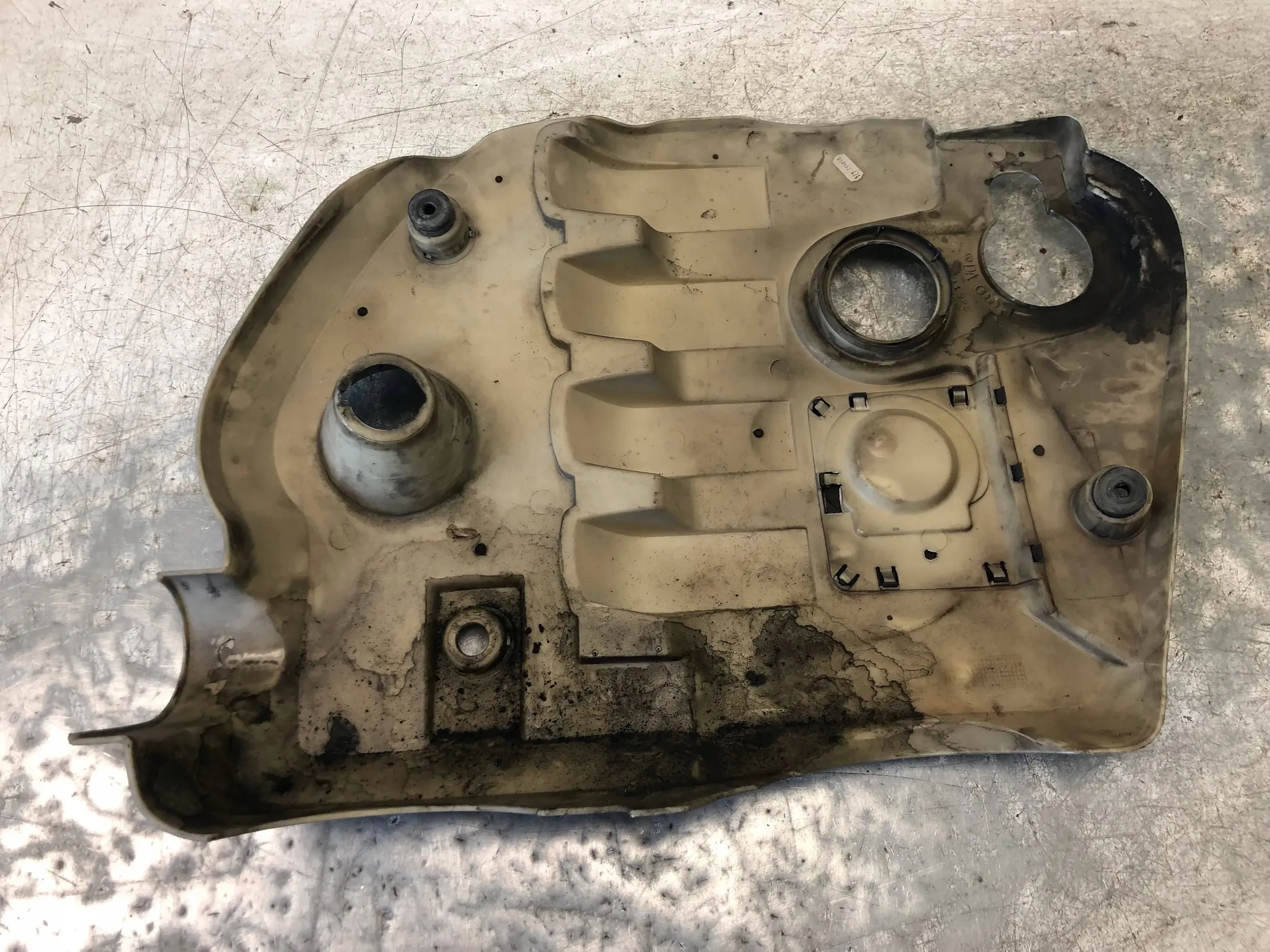 Abdeckung Blende Abdeckung DES MOTORS AUDI A4 B6 038103925