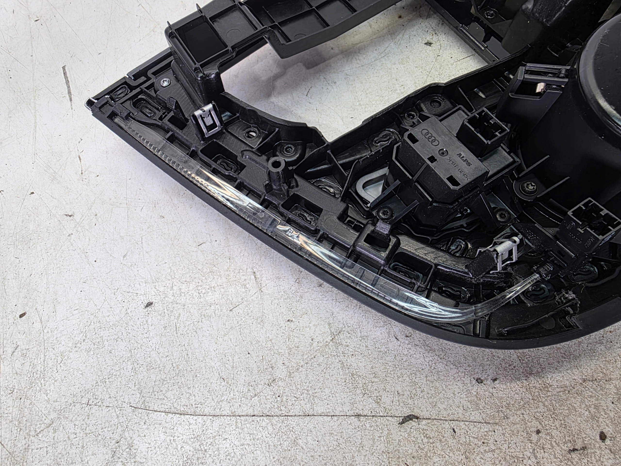 Gehäuse DEKOR TUNEL mitte AUDI Q7 4M 4M2864241F ANGIELSKI