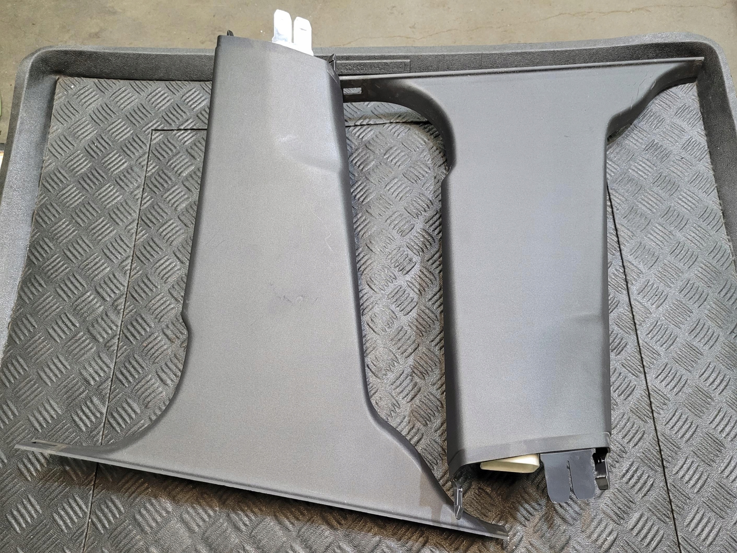 cover pillar trim left 6841930 VOLVO XC60 and