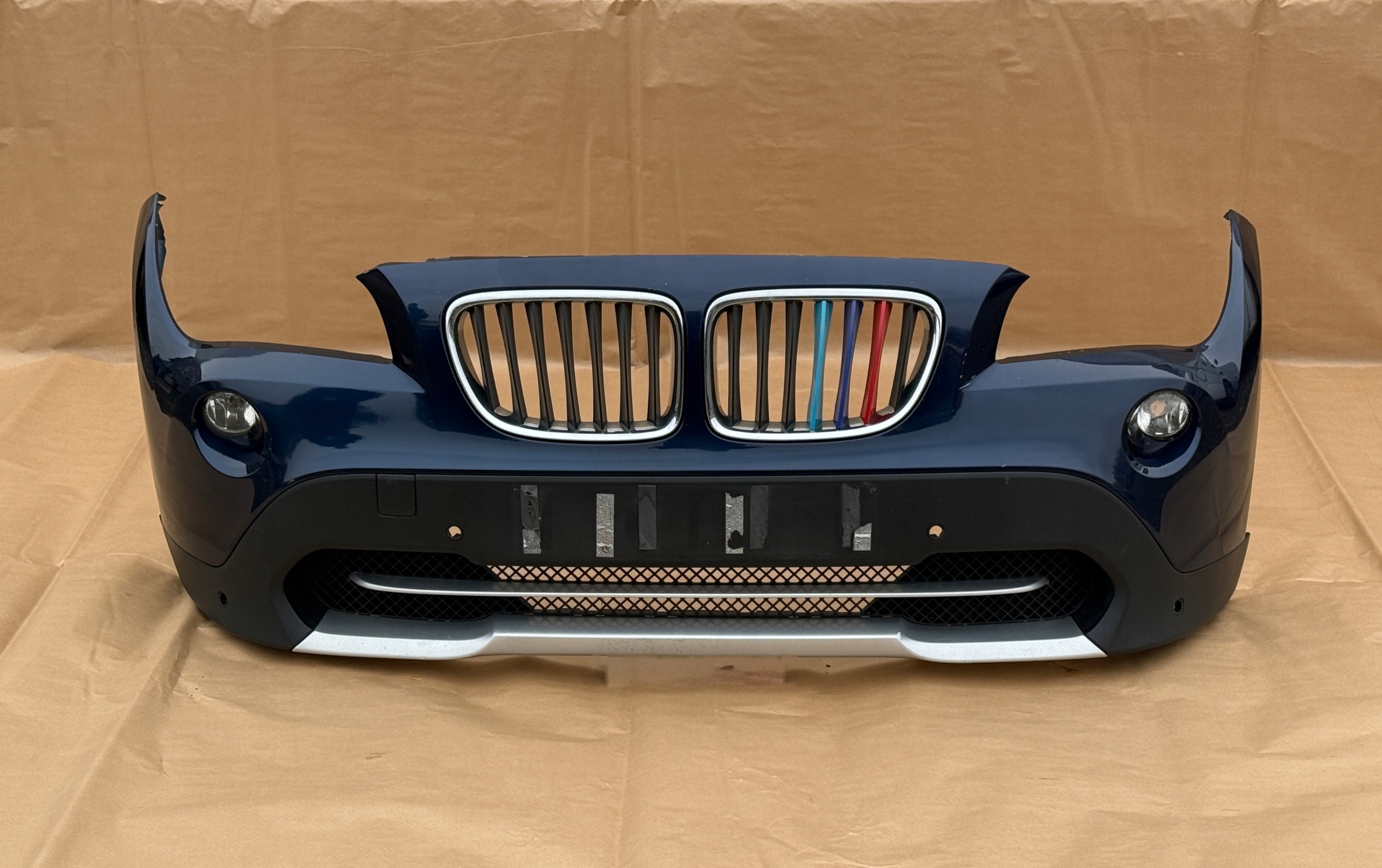 BMW X1 E84 X-LINE 2009-2012 nárazník předek PDC originál grafitový