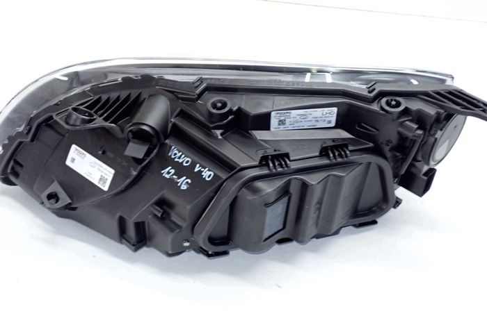 VOLVO V40 12-19 reflektor right light right
