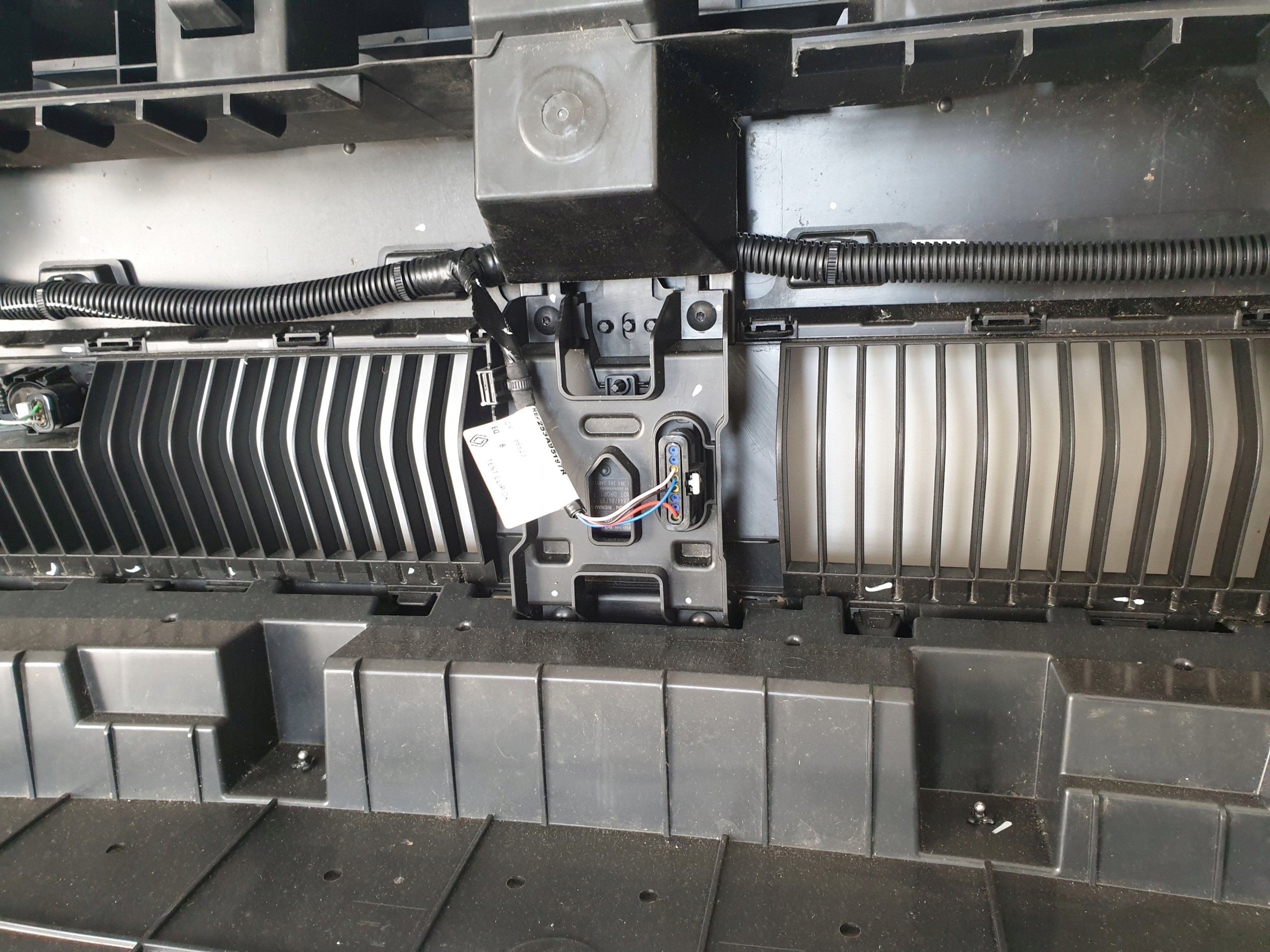 RENAULT 4 IV E-TECH 25-> Stoßstange vorne vorne PDC RADAR abdeckung 620269461R