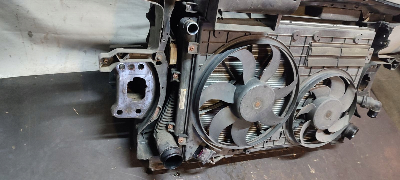 support panel for radiators pillar iron radiator VW Passat CC 2,0 TDI