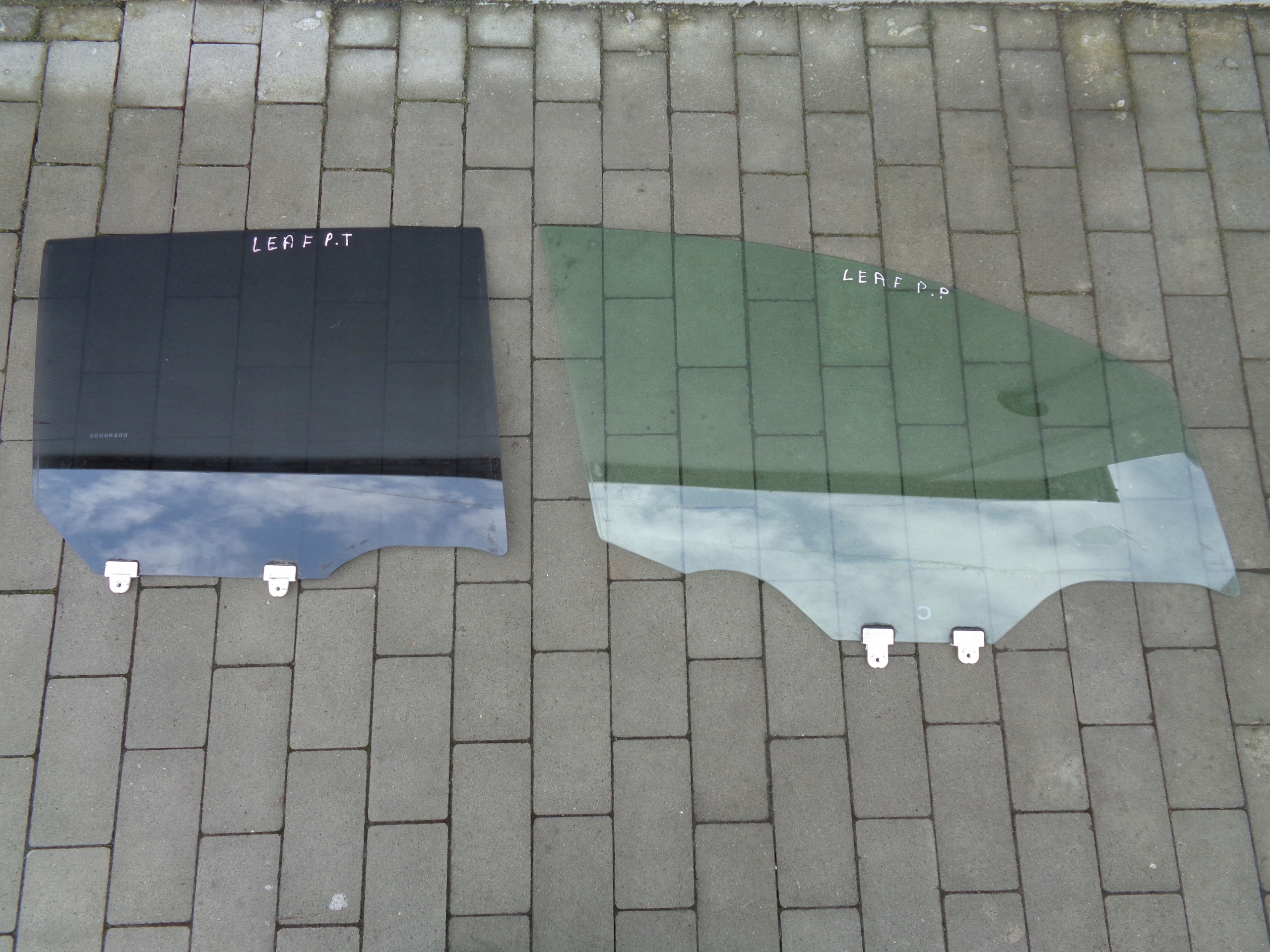 SZYBA DRZWI PRAWA PRZOD PRAWY NISSAN LEAF I ZE0