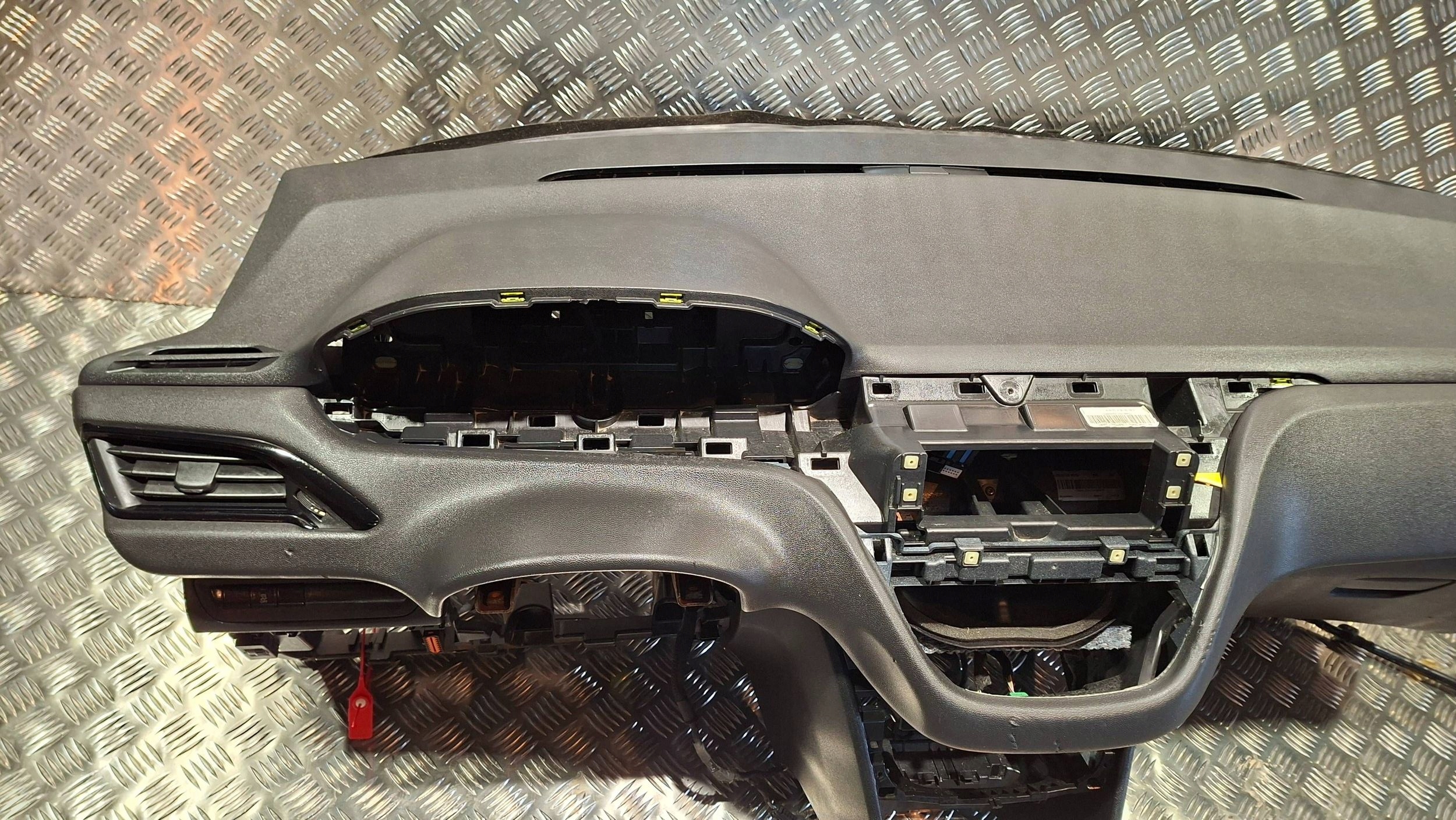 dashboard instrument panel console PEUGEOT 208 2008 2012